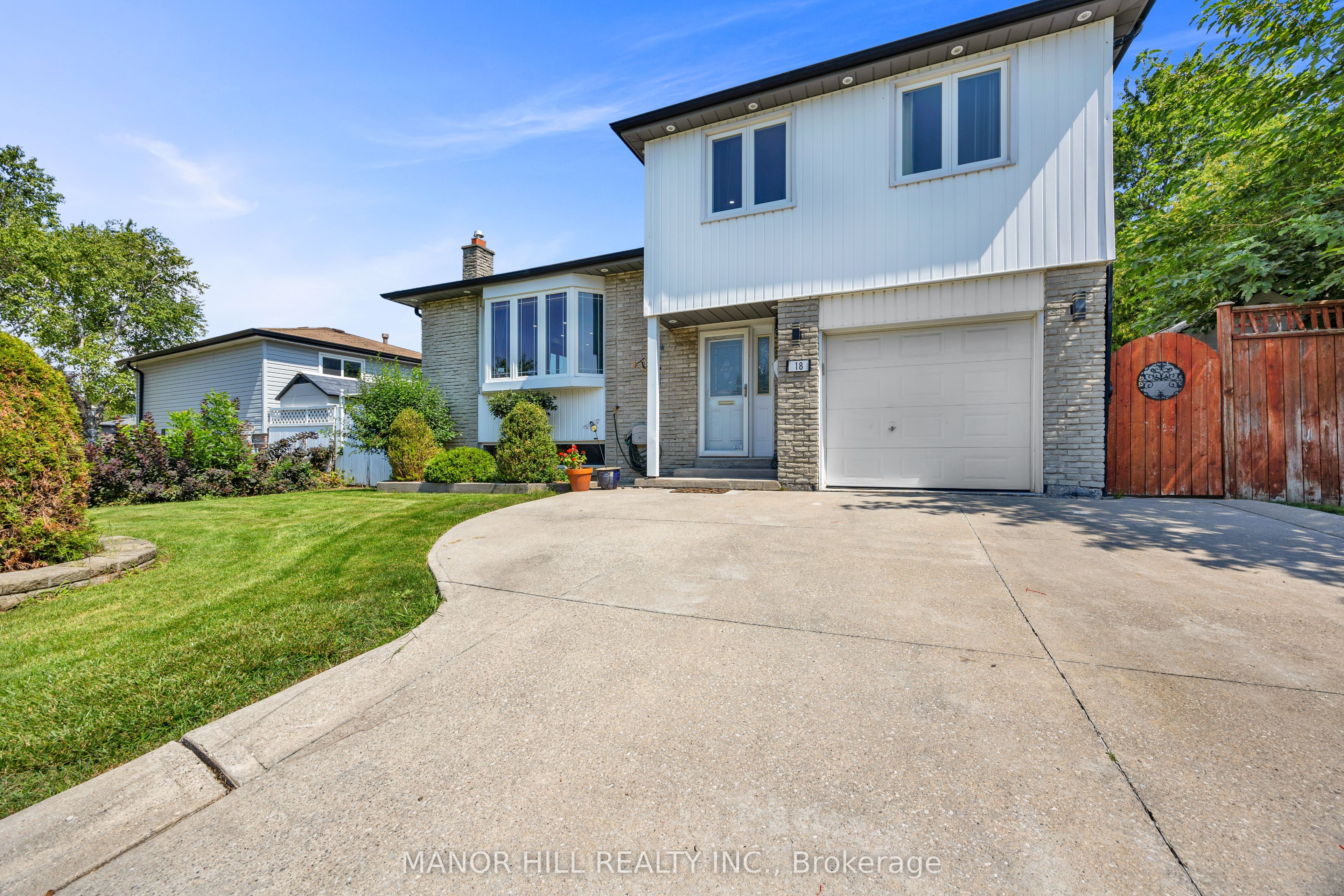 18 Greenbriar Road, Brampton, ON L6S 1V9 photo 2