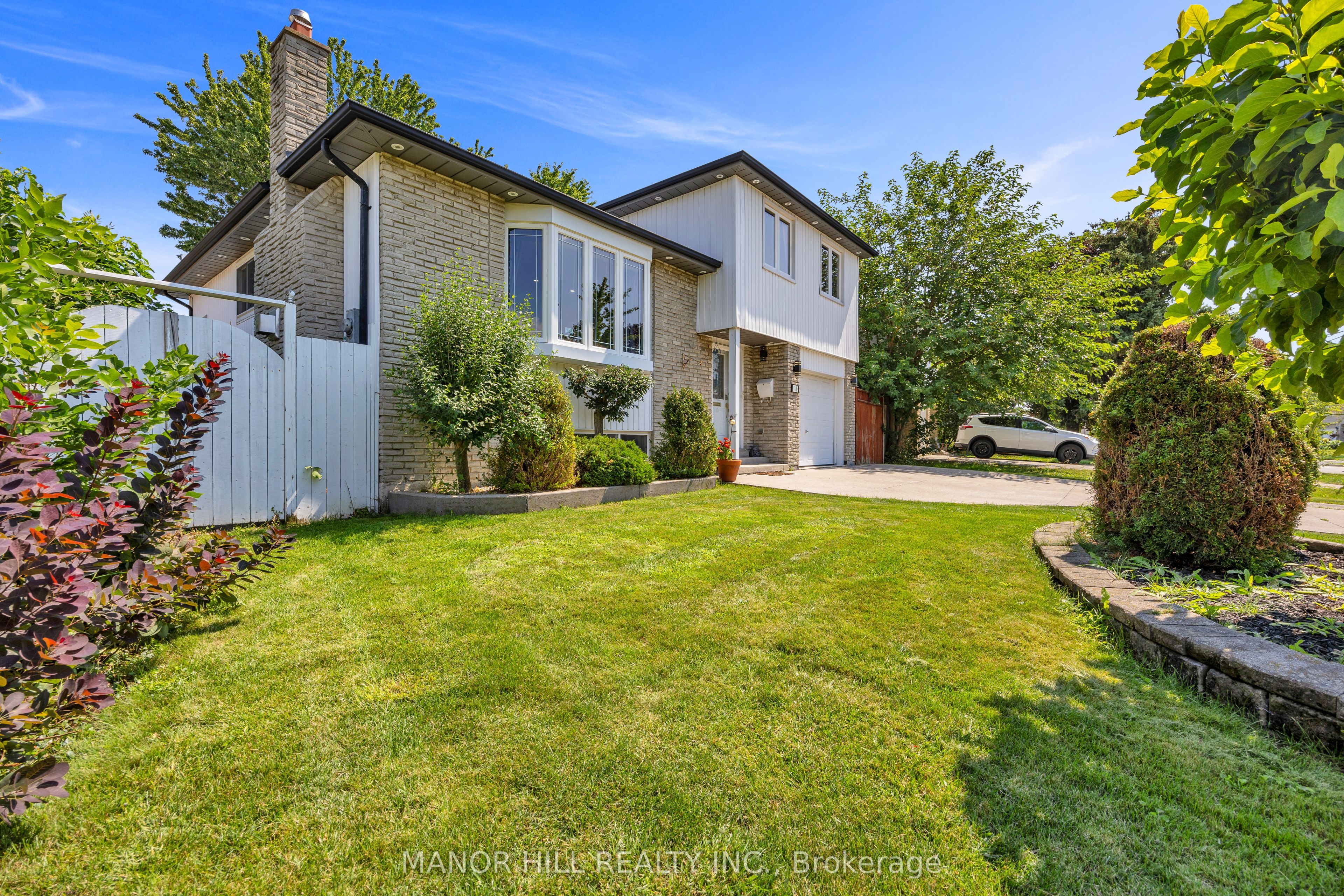 18 Greenbriar Road, Brampton, ON L6S 1V9 photo 3