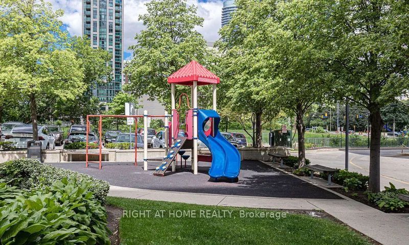 1 Elm Drive 1212, Mississauga, ON L5B 4M1 photo 3