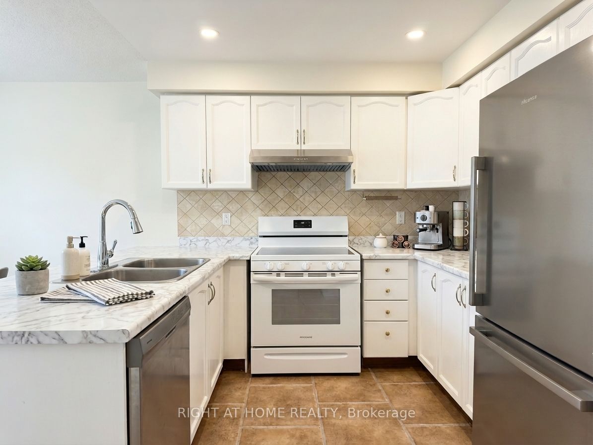 453 Levanna Lane, Oakville, ON L6H 6B9 photo 3