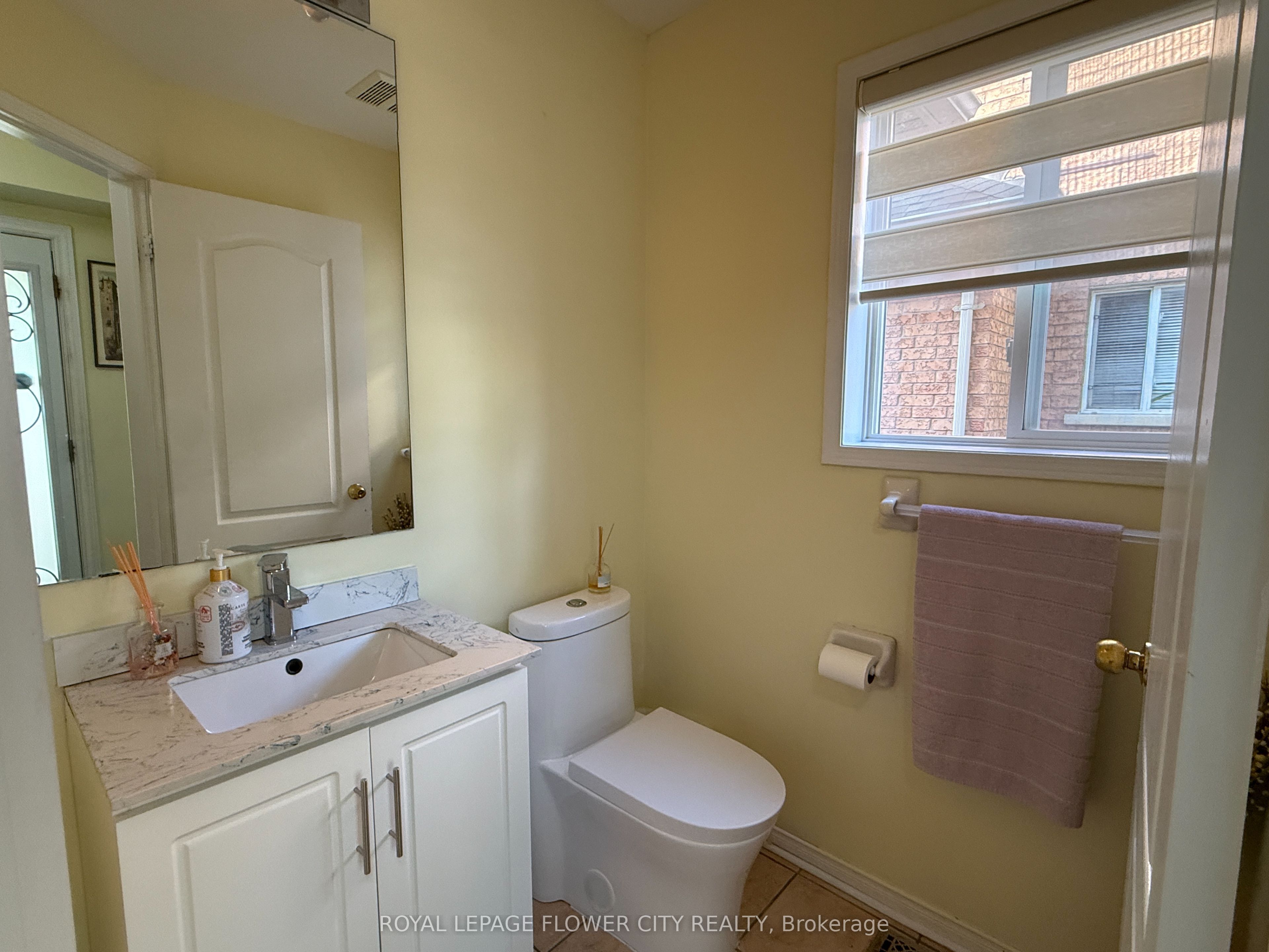 45 Charleswood Circle, Brampton, ON L7A 1Z1 photo 2
