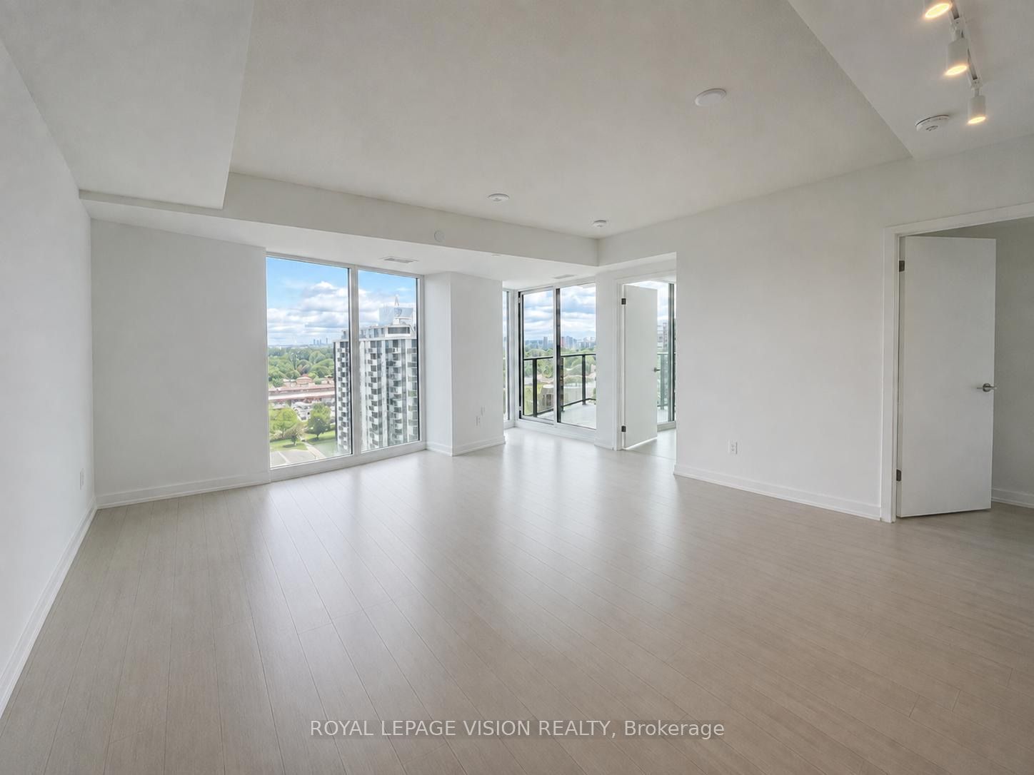 4010 Eglinton Avenue W 1004, Toronto, ON M9P 1A6 photo 3