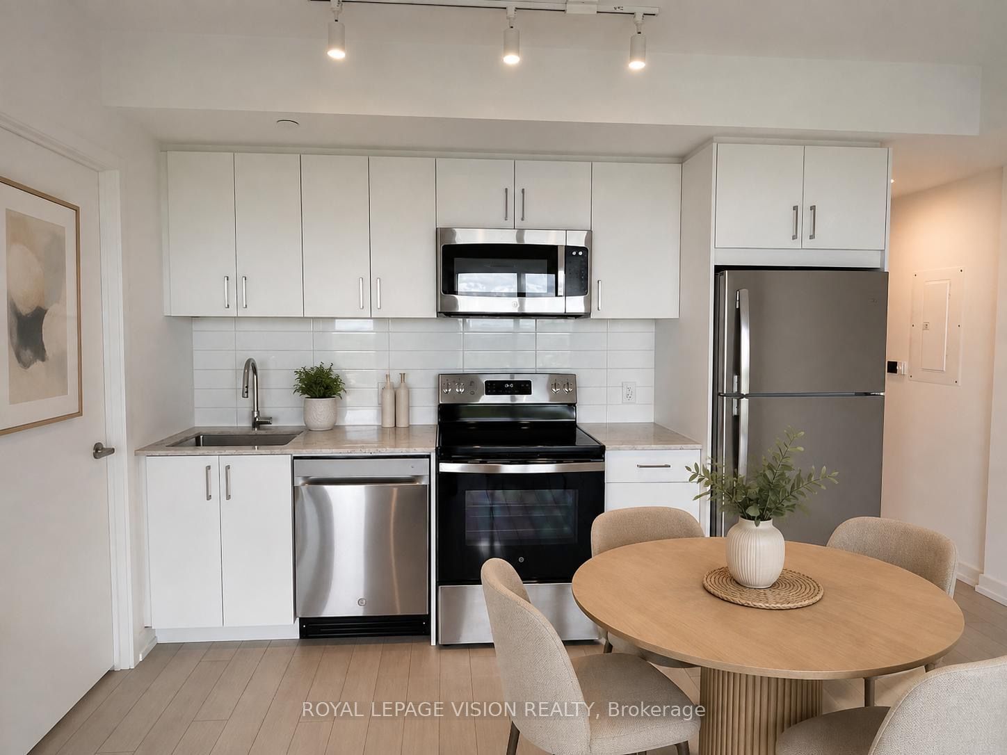 4010 Eglinton Avenue W 1004, Toronto, ON M9P 1A6 photo 5