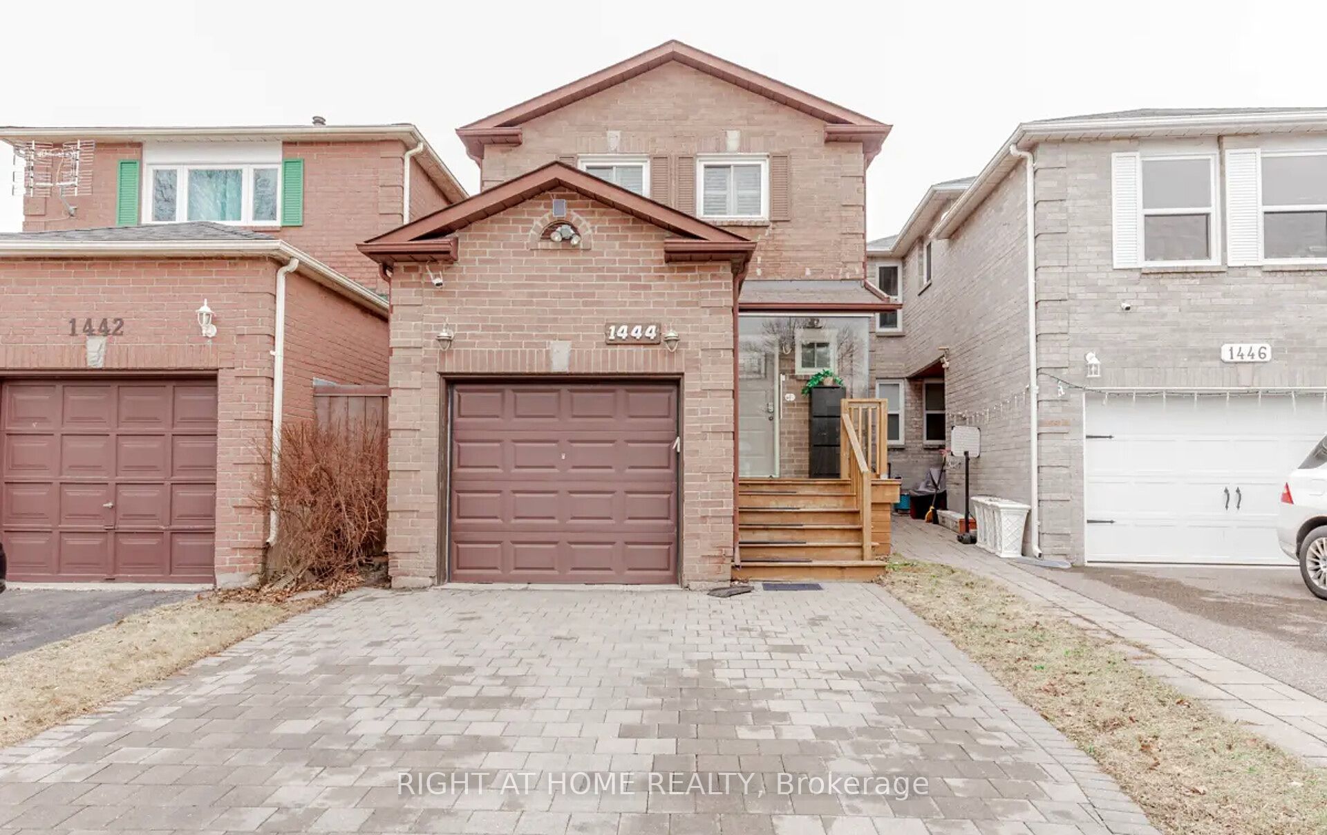 1444 Prince John Circle, Oakville, ON L6J 6W8