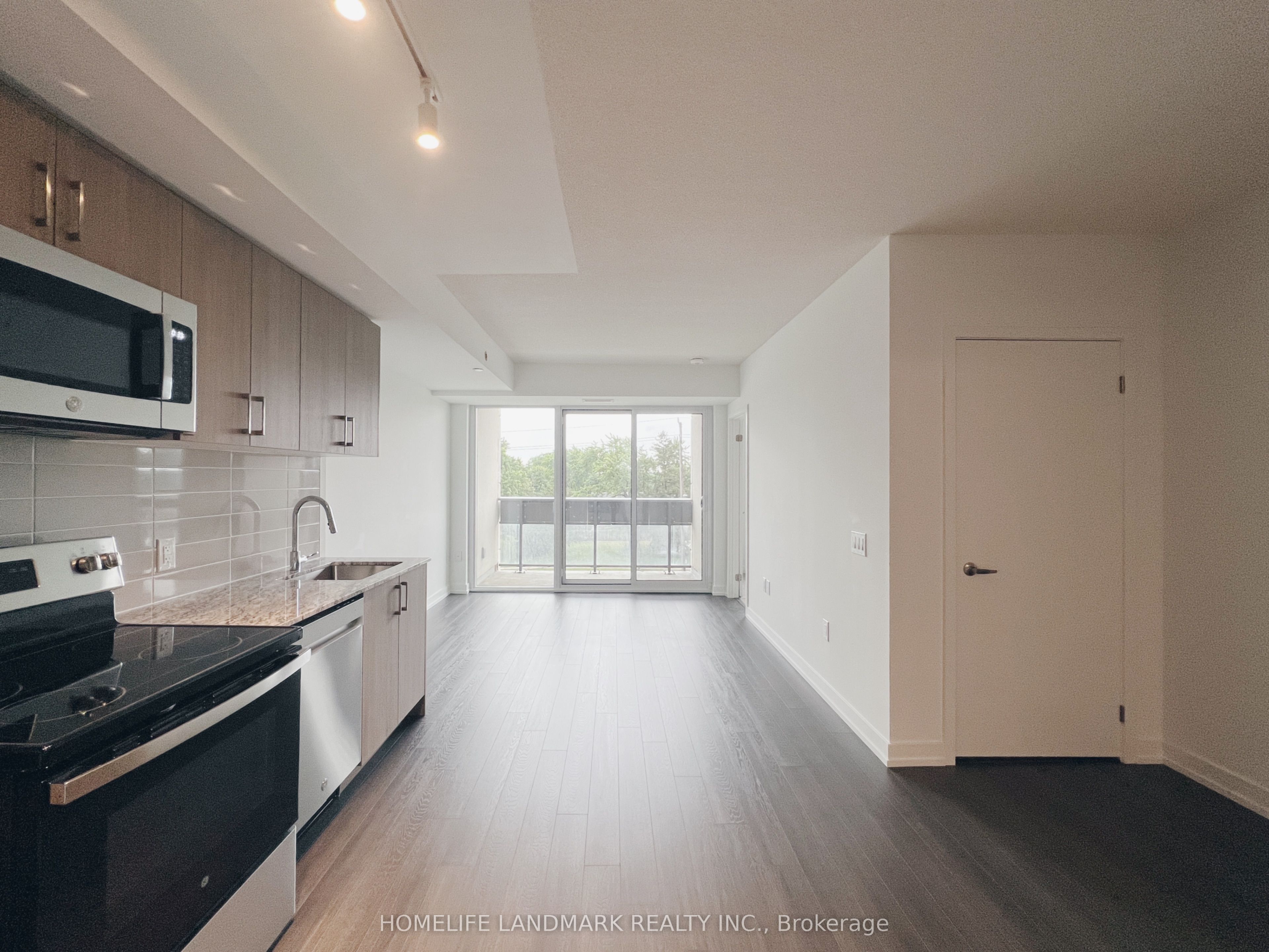 4000 Eglinton Avenue W 325, Toronto, ON M9A 4M2