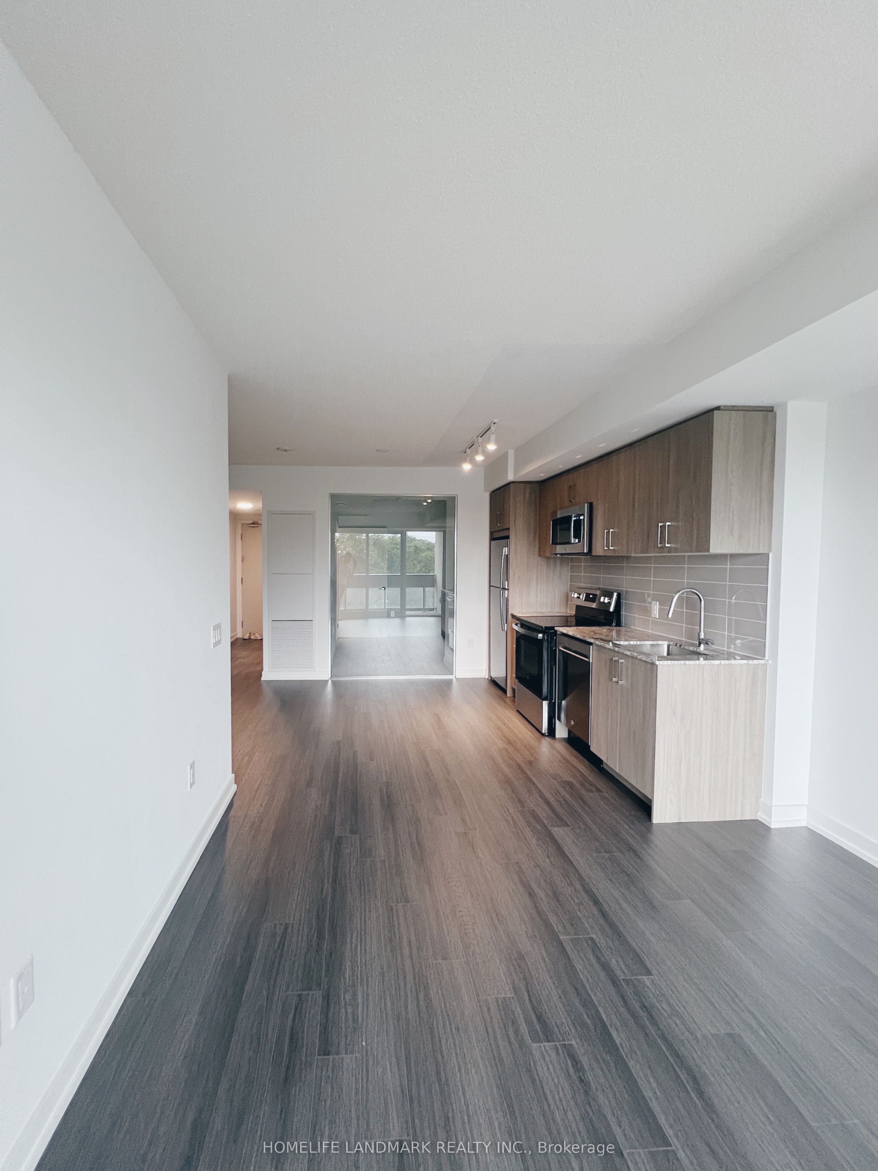 4000 Eglinton Avenue W 325, Toronto, ON M9A 4M2 photo 2