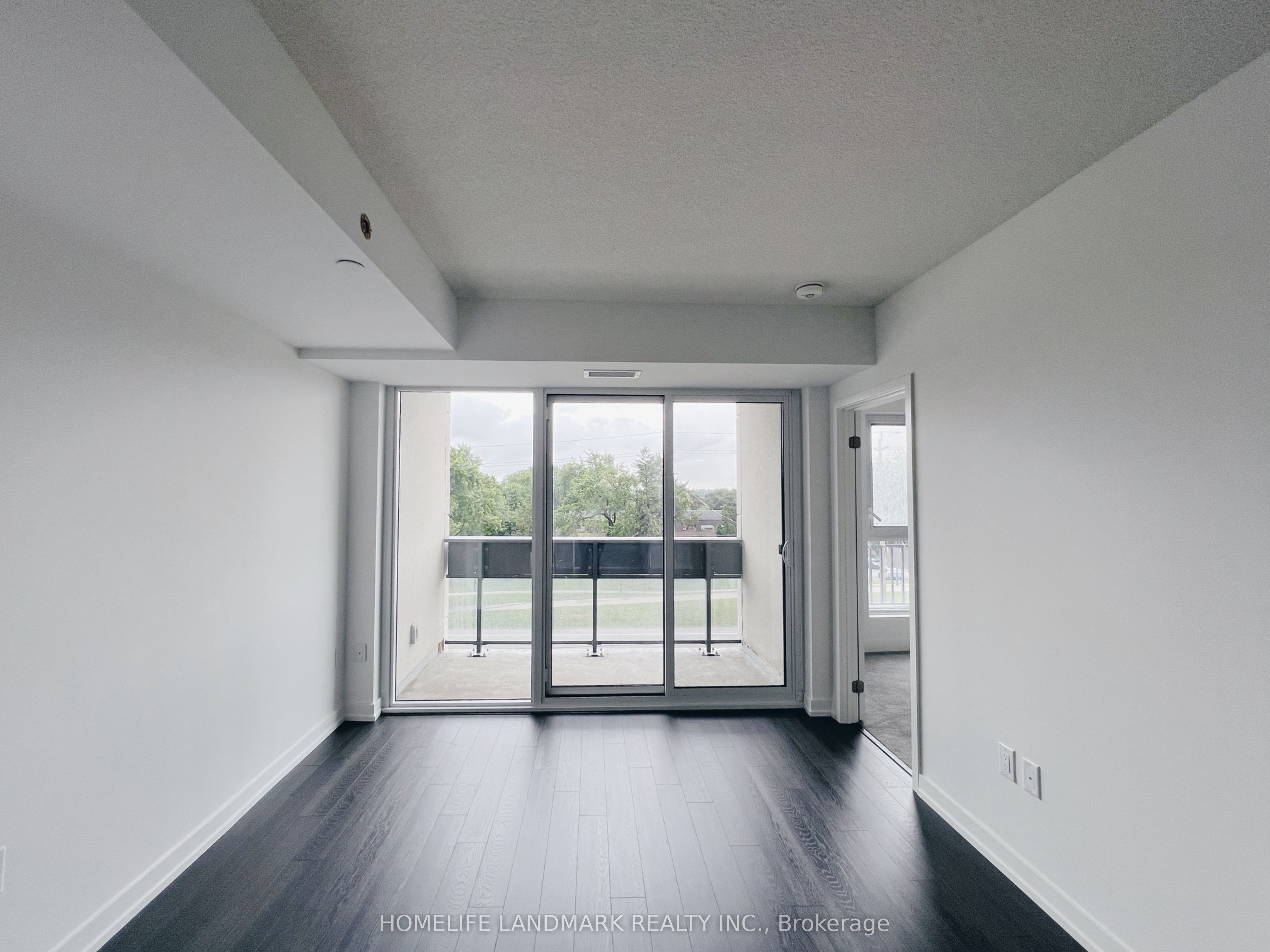 4000 Eglinton Avenue W 325, Toronto, ON M9A 4M2 photo 3