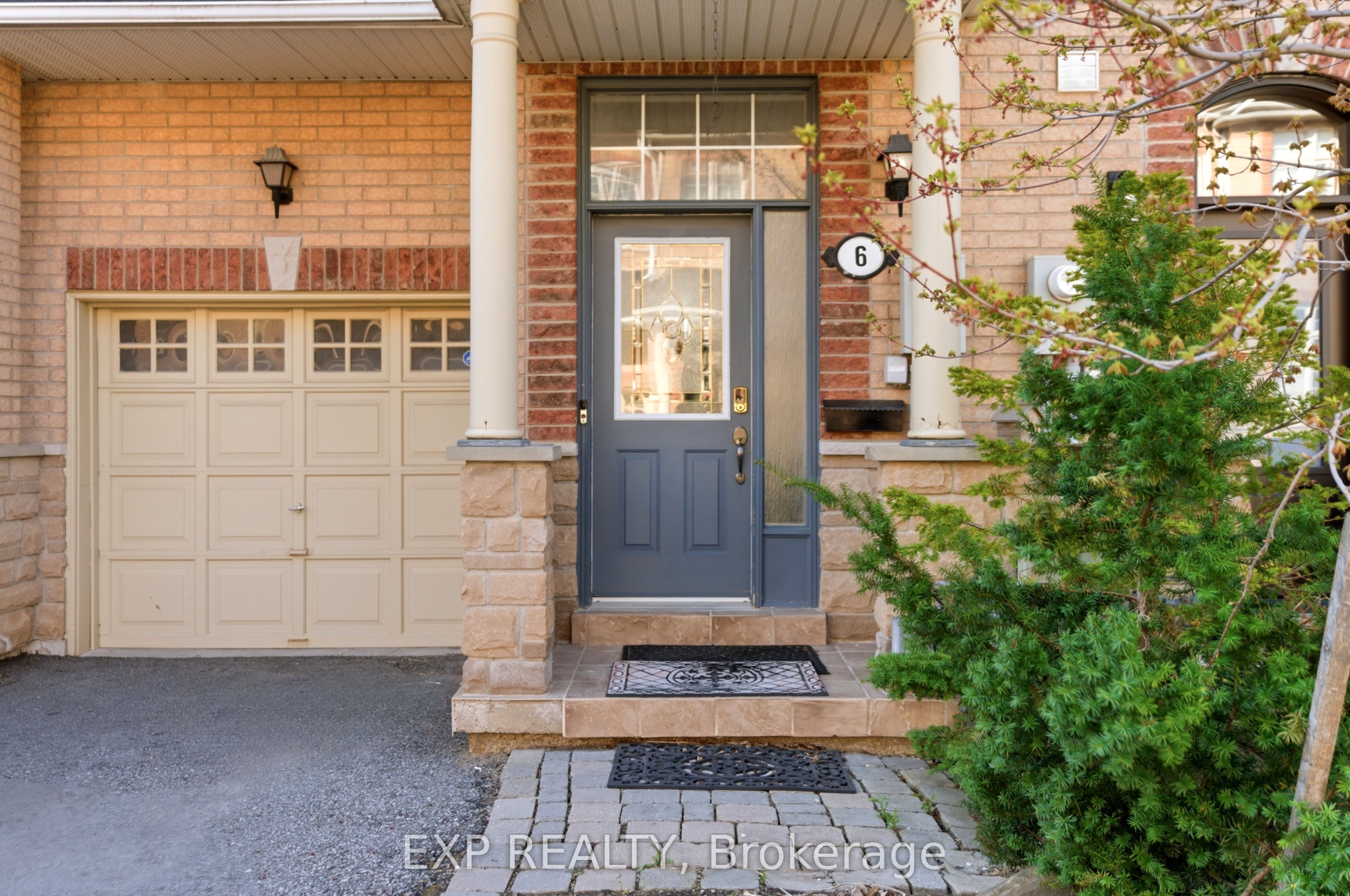 6 Purple Finch Court, Brampton, ON L6X 5A3 photo 2