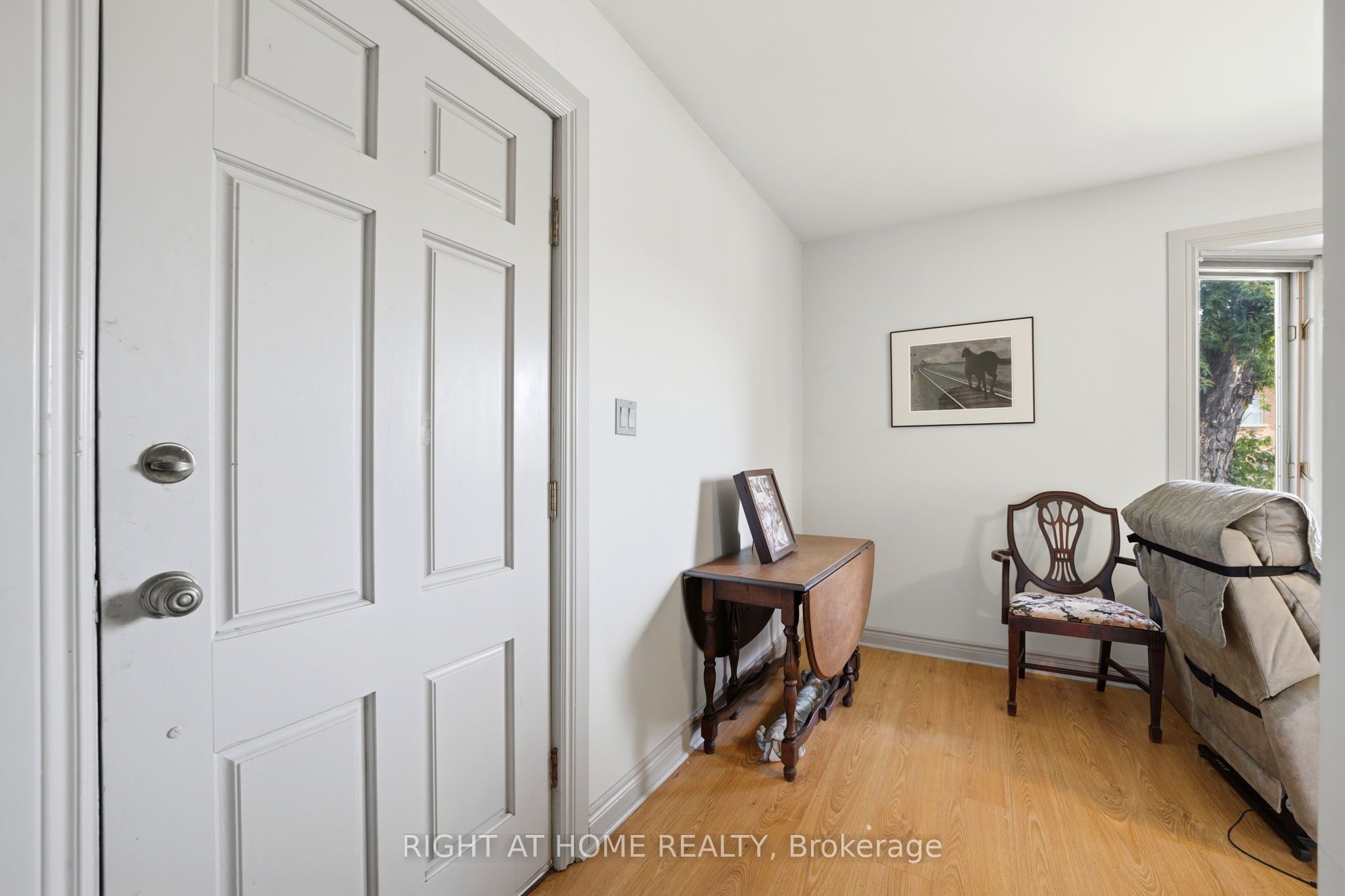 1290 Strathy Avenue, Mississauga, ON L5E 2K8 photo 4