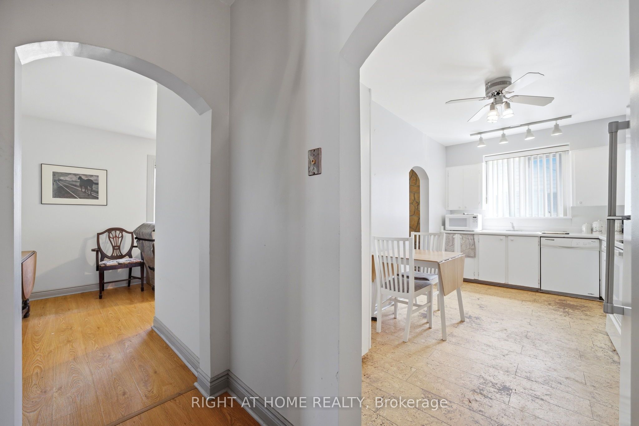 1290 Strathy Avenue, Mississauga, ON L5E 2K8 photo 5