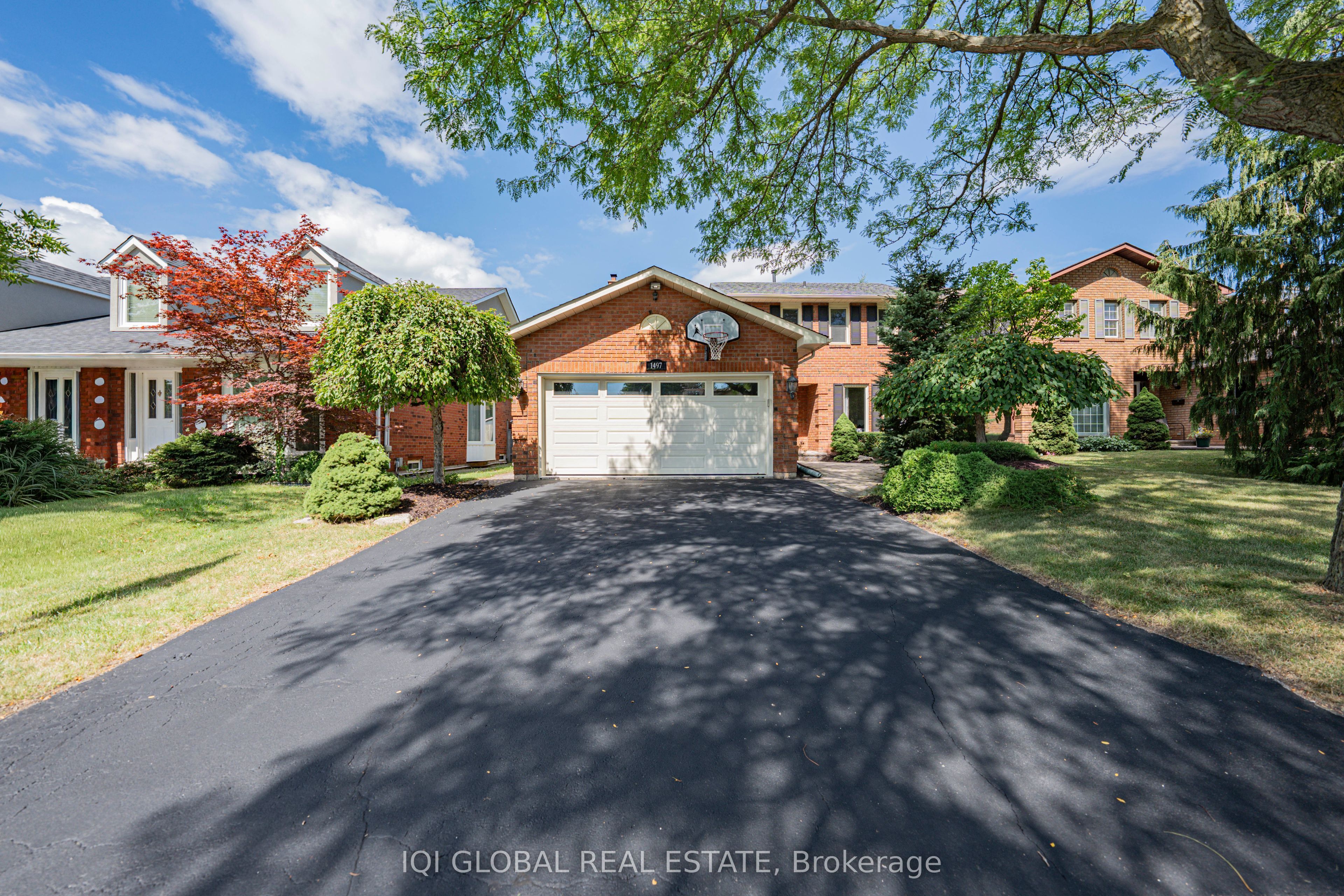 1497 Greenbriar Drive, Oakville, ON L6M 1Y9 photo 2