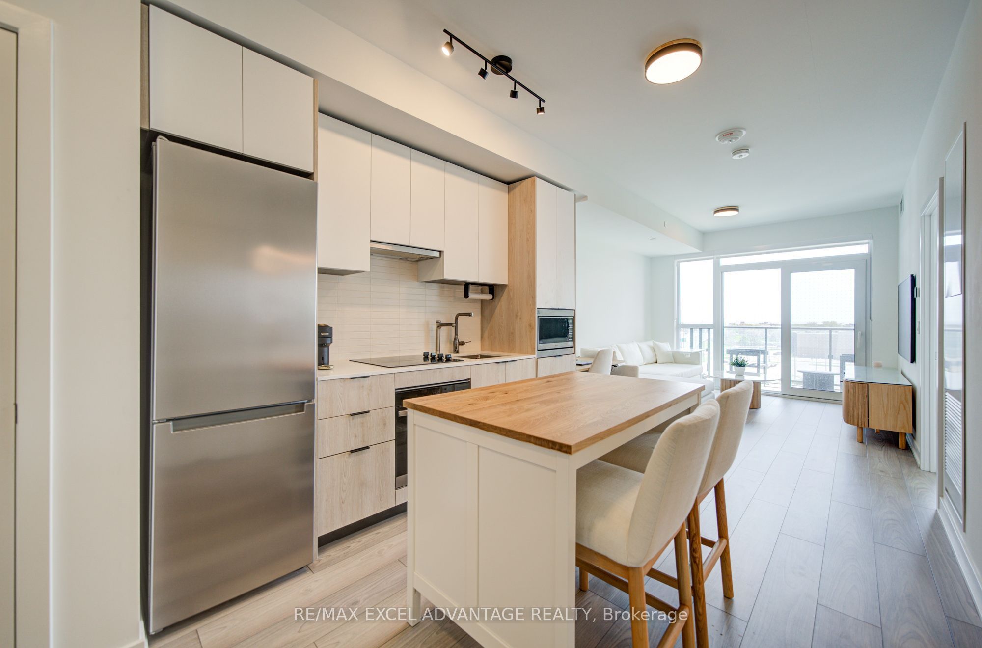 1007 The Queensway, Toronto, ON M8Z 0H4