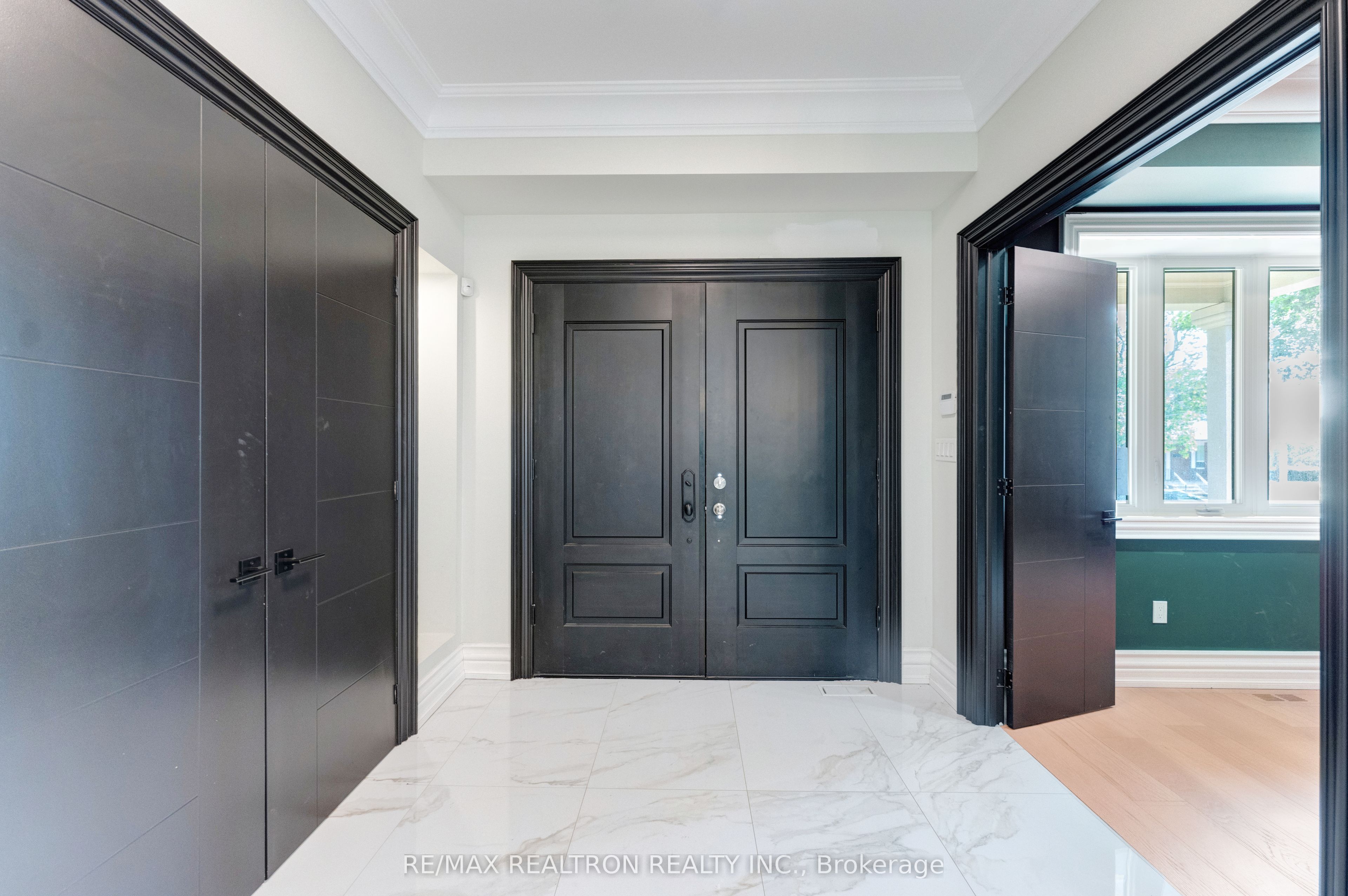 32 Bradfield Avenue W, Toronto, ON M8Z 2A3 photo 4