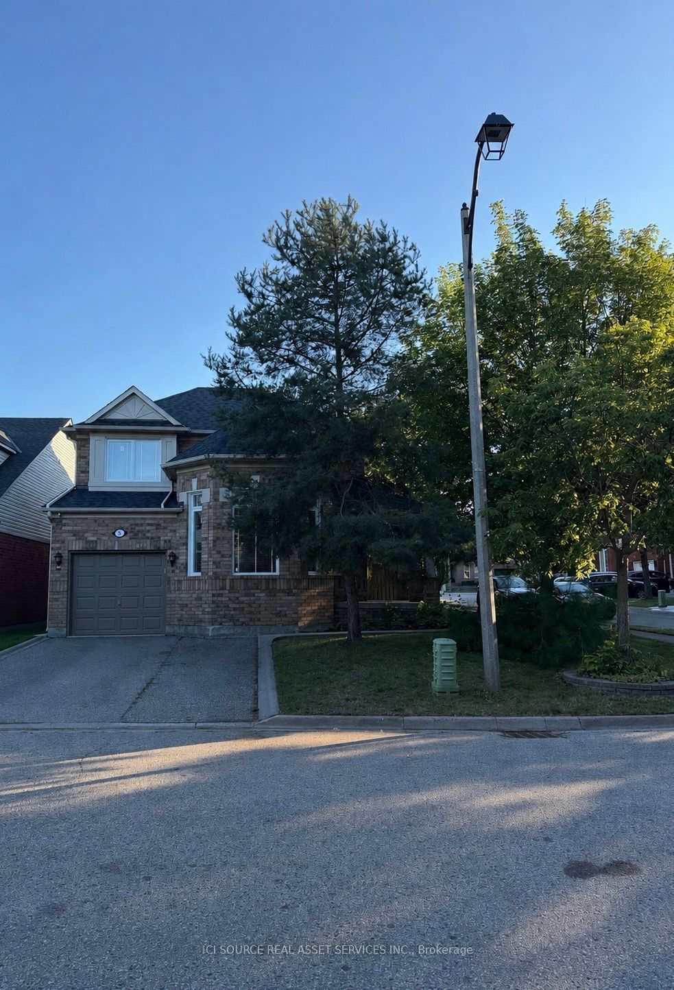 9 Unsworth Street, Brampton, ON L7A 1Z9 photo 2