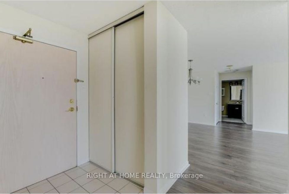 400 Webb Drive 905, Mississauga, ON L5B 3Z7 photo 3