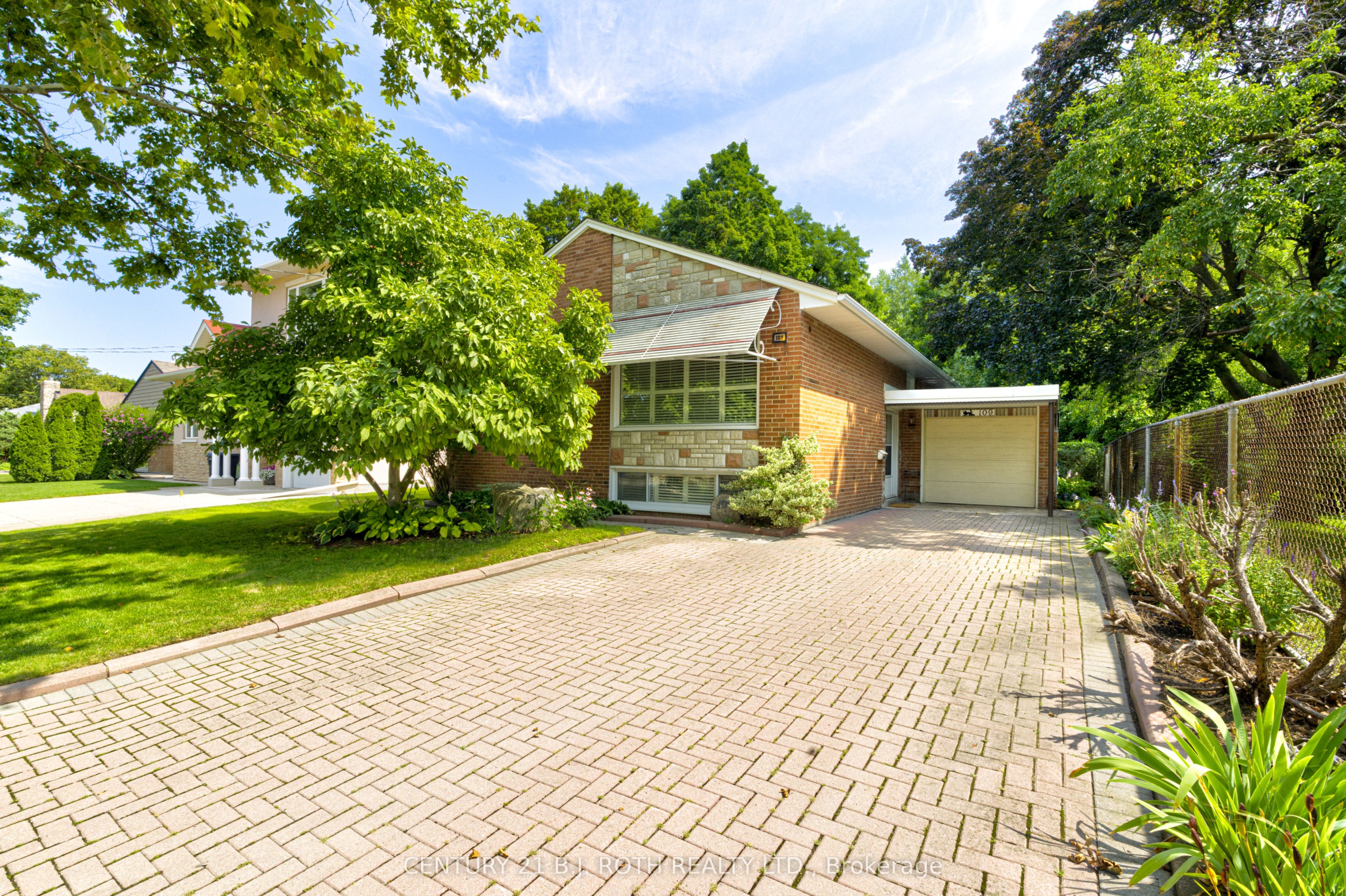 109 Wincott Drive, Toronto, ON M9R 2P5