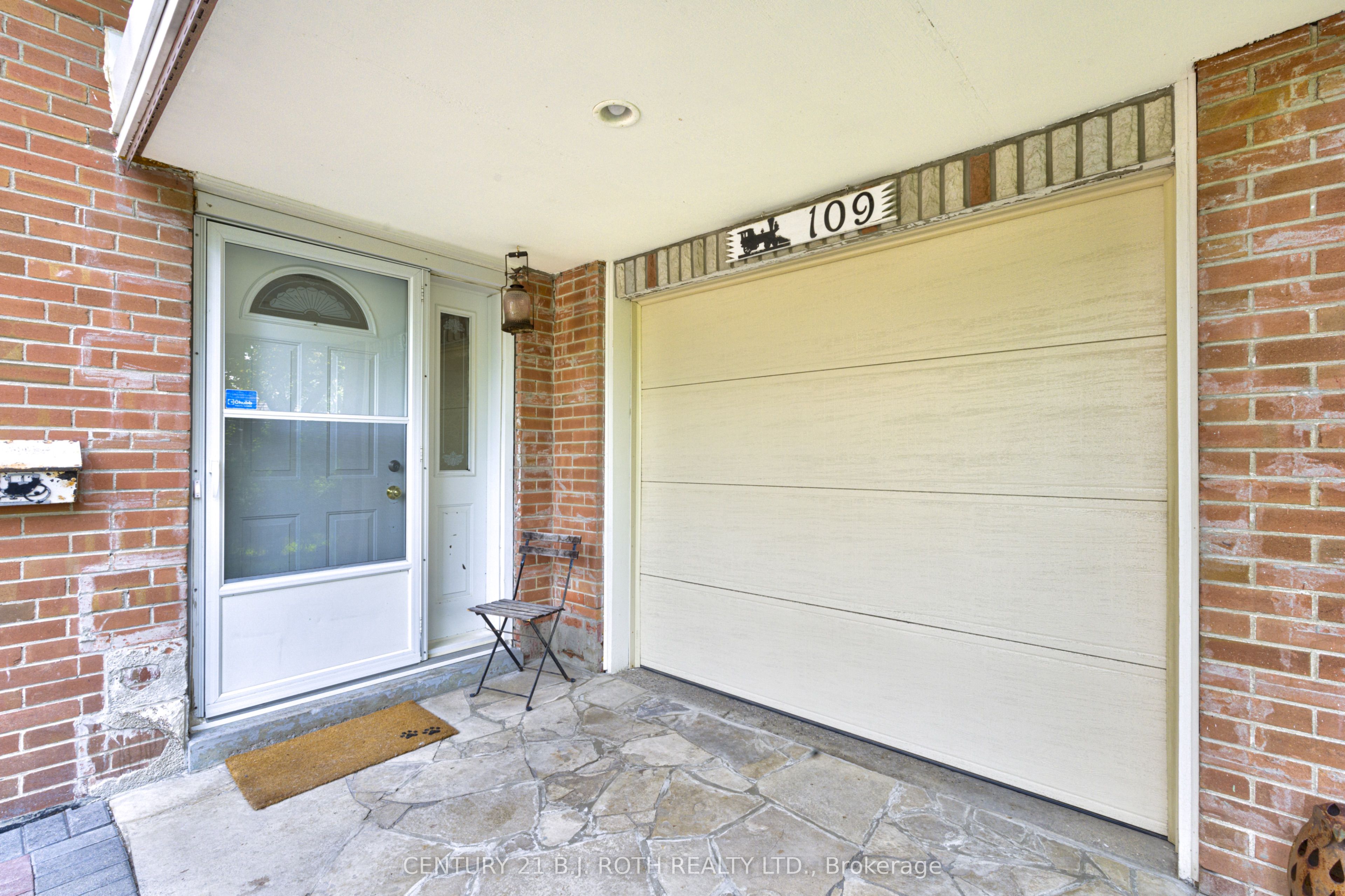 109 Wincott Drive, Toronto, ON M9R 2P5 photo 2