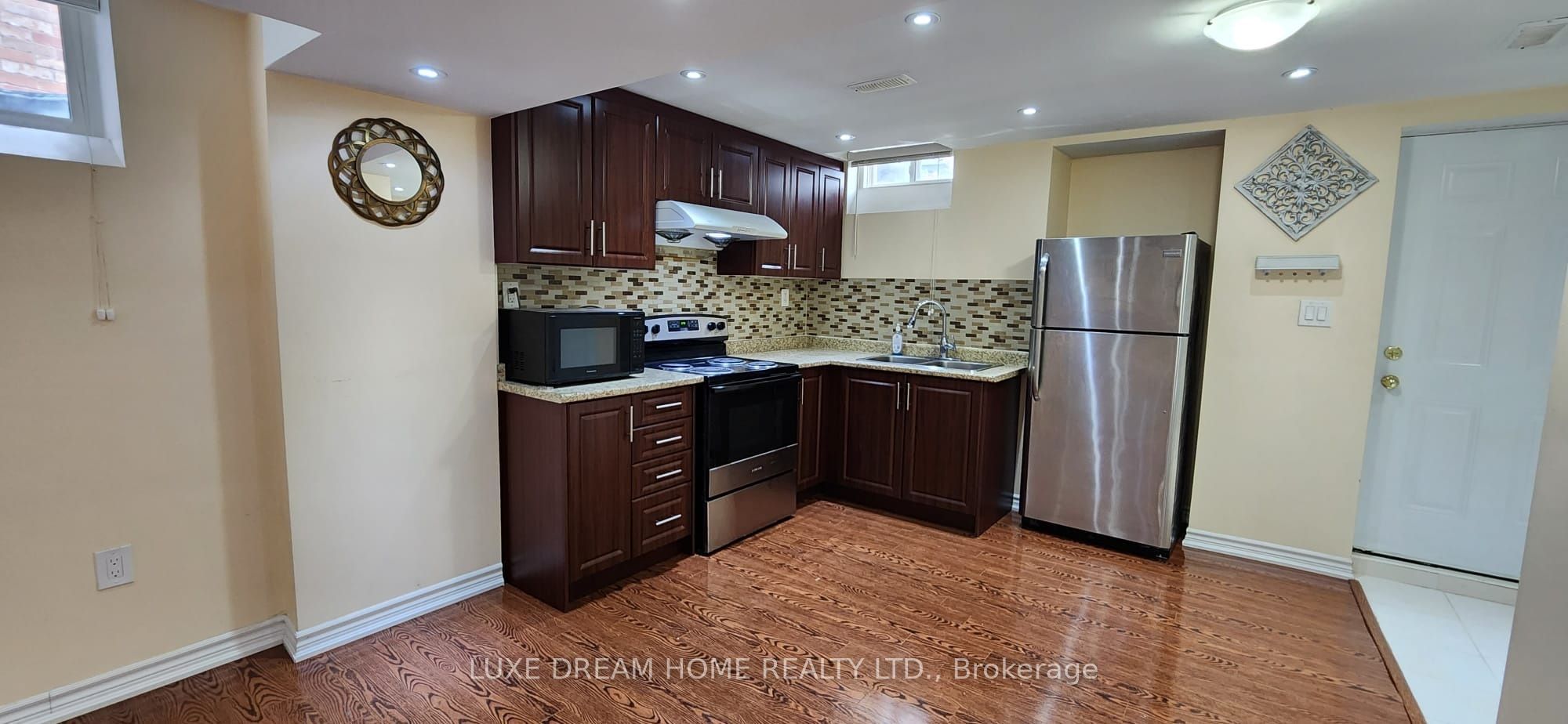 423 Huntington Ridge (Lower) Drive, Mississauga, ON L5R 1P3 photo 2
