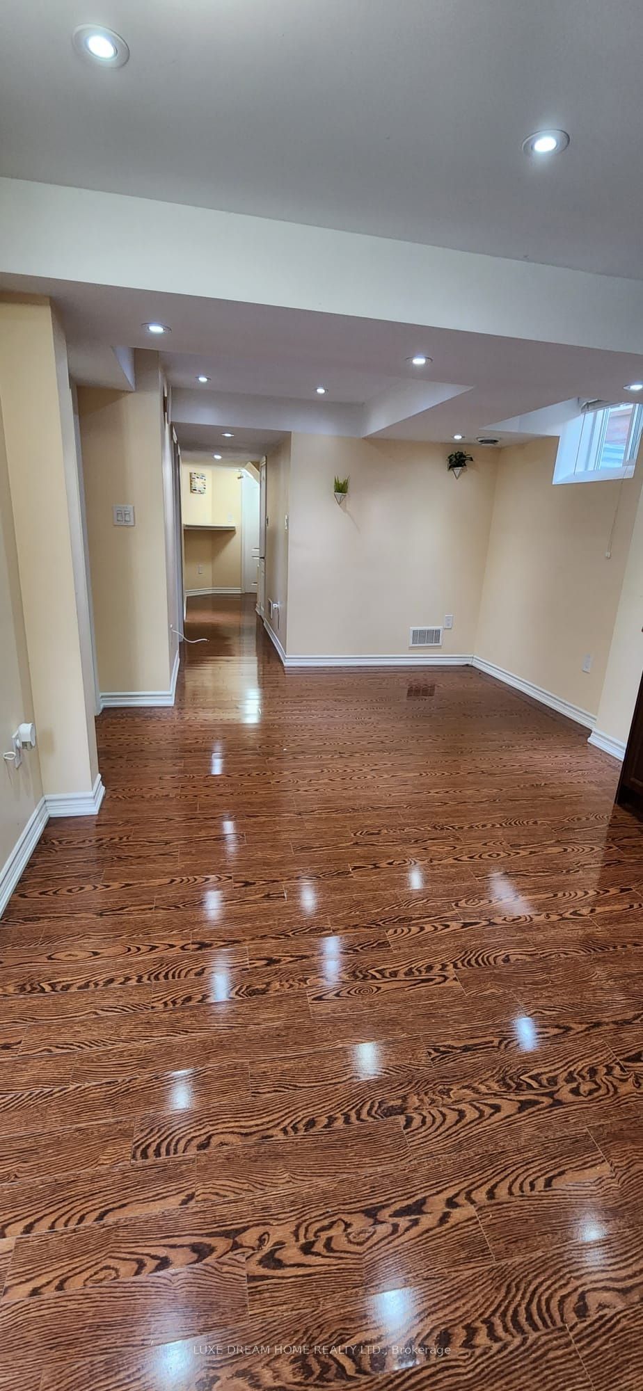 423 Huntington Ridge (Lower) Drive, Mississauga, ON L5R 1P3 photo 4