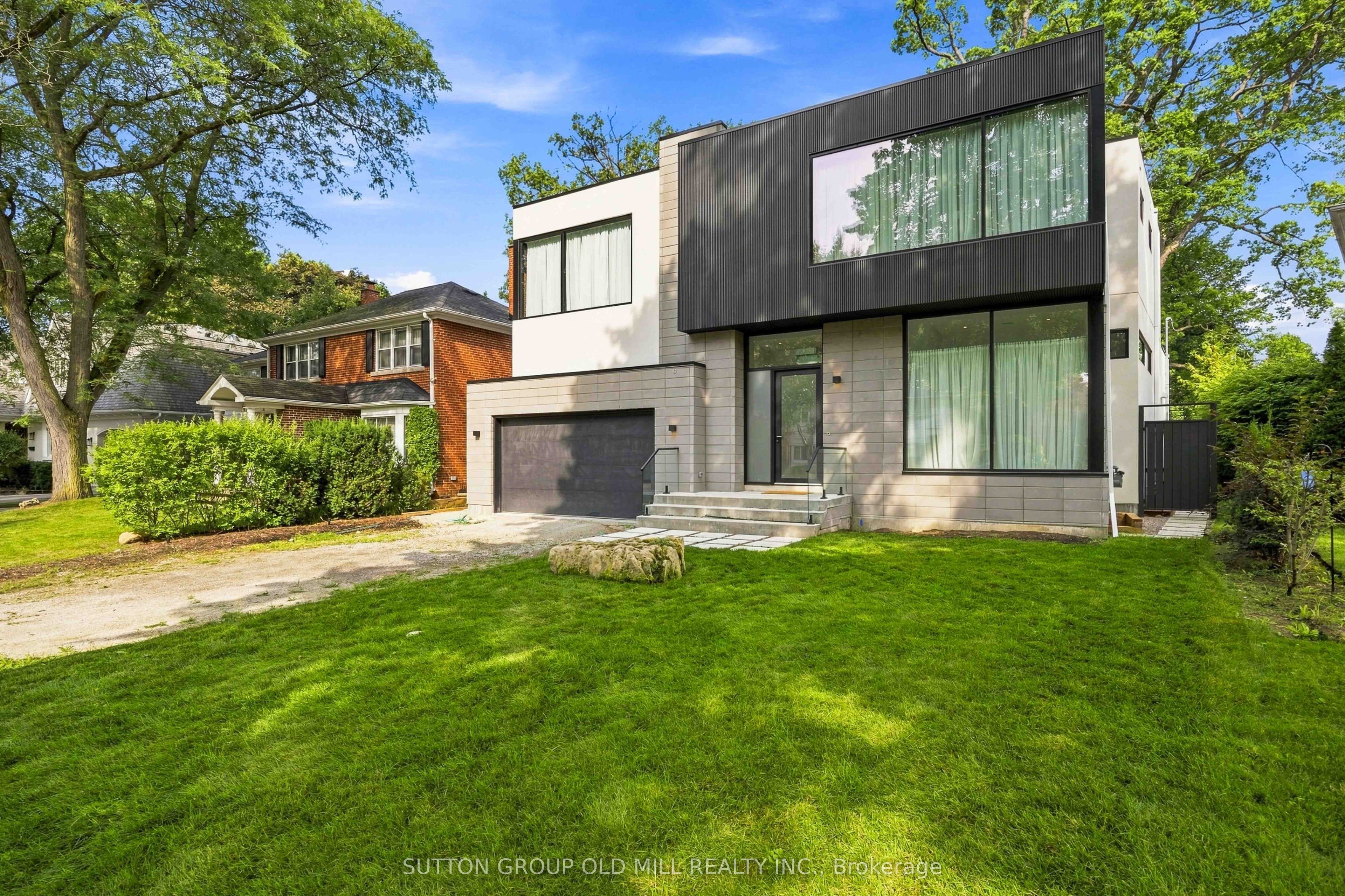 18 Herne Hill, Toronto, ON M9A 2X1 photo 2