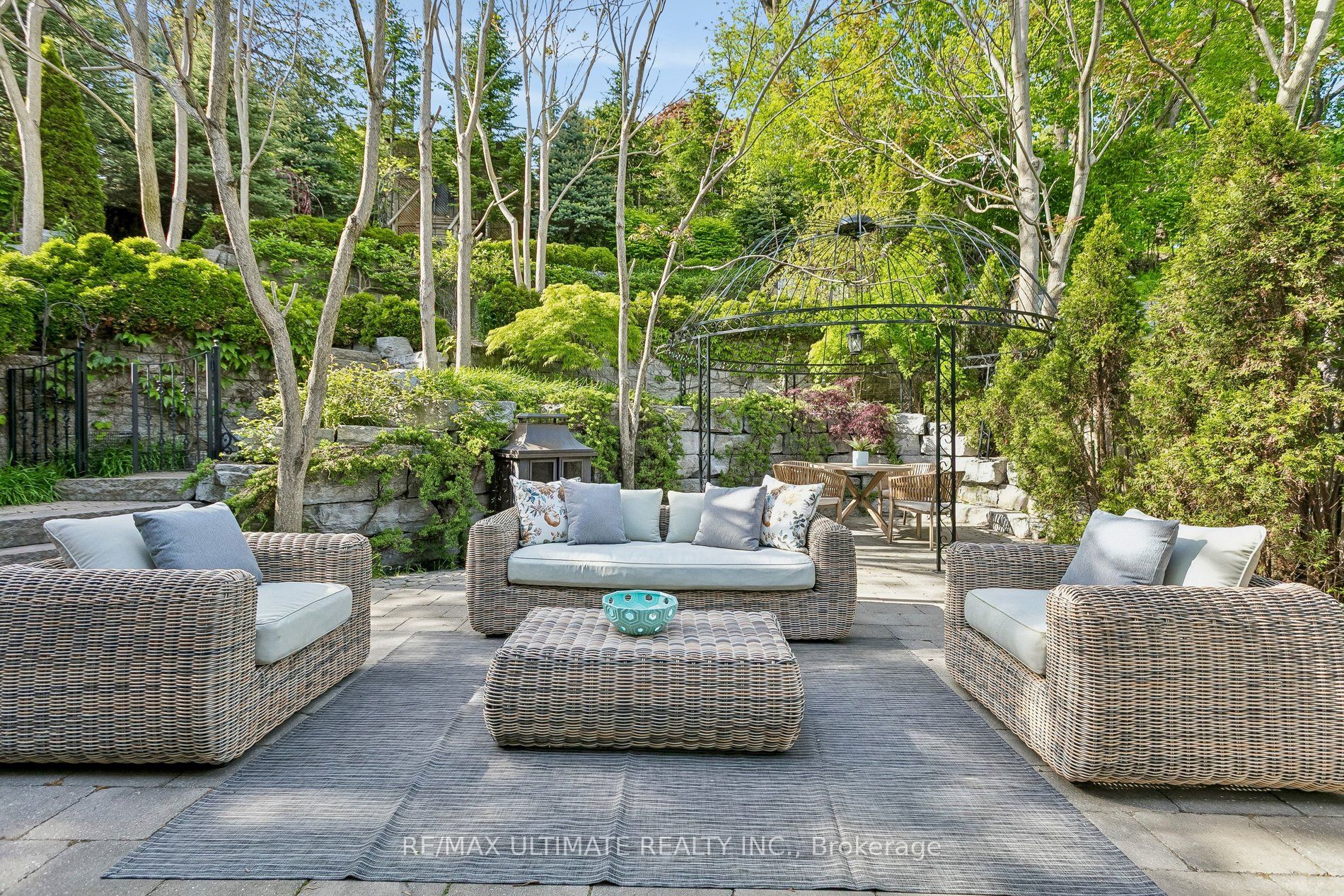 73 Bonnyview Drive, Toronto, ON M8Y 3G7 photo 4