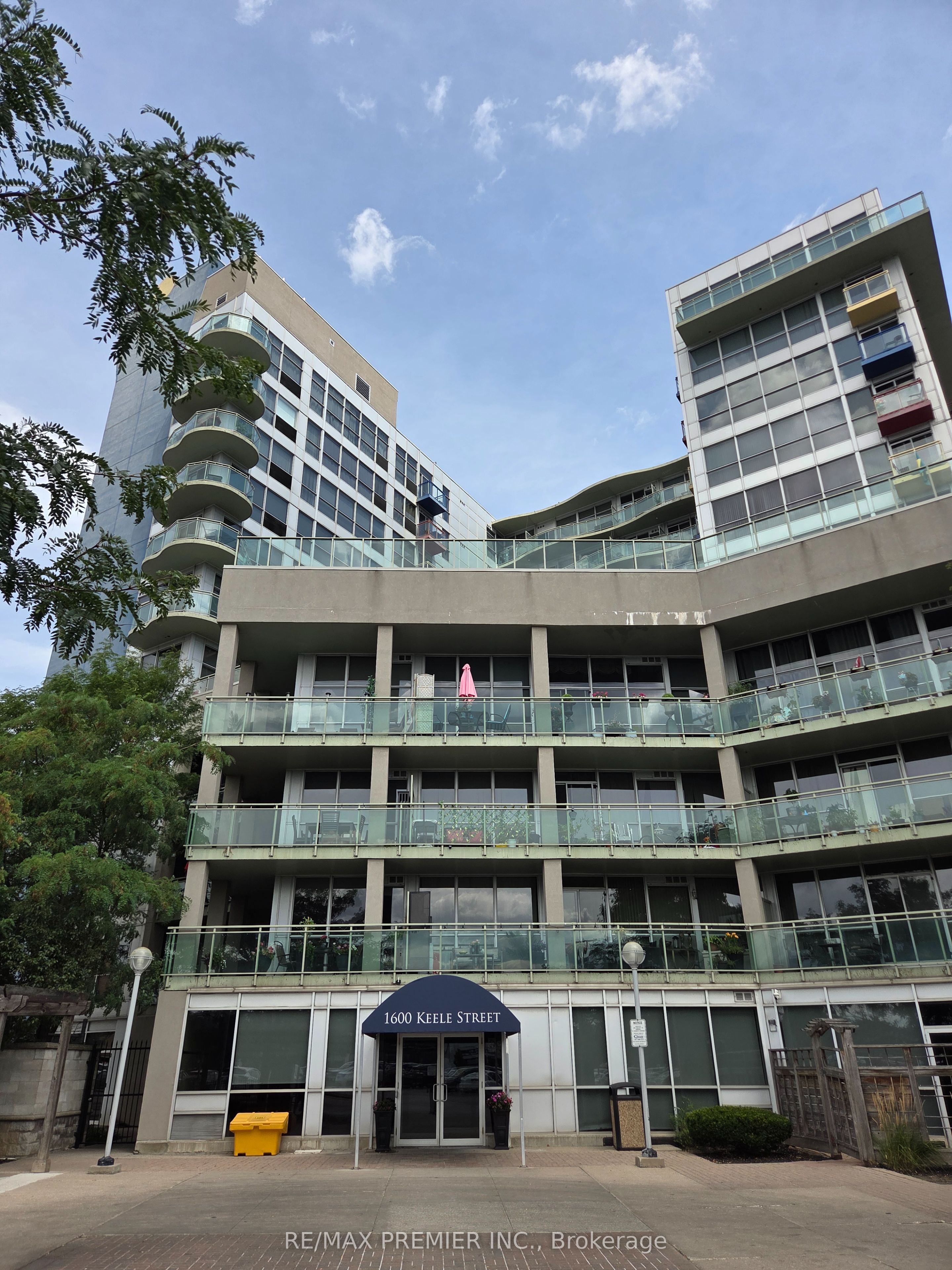 1600 Keele Street 819, Toronto, ON M6N 5J1 photo 2