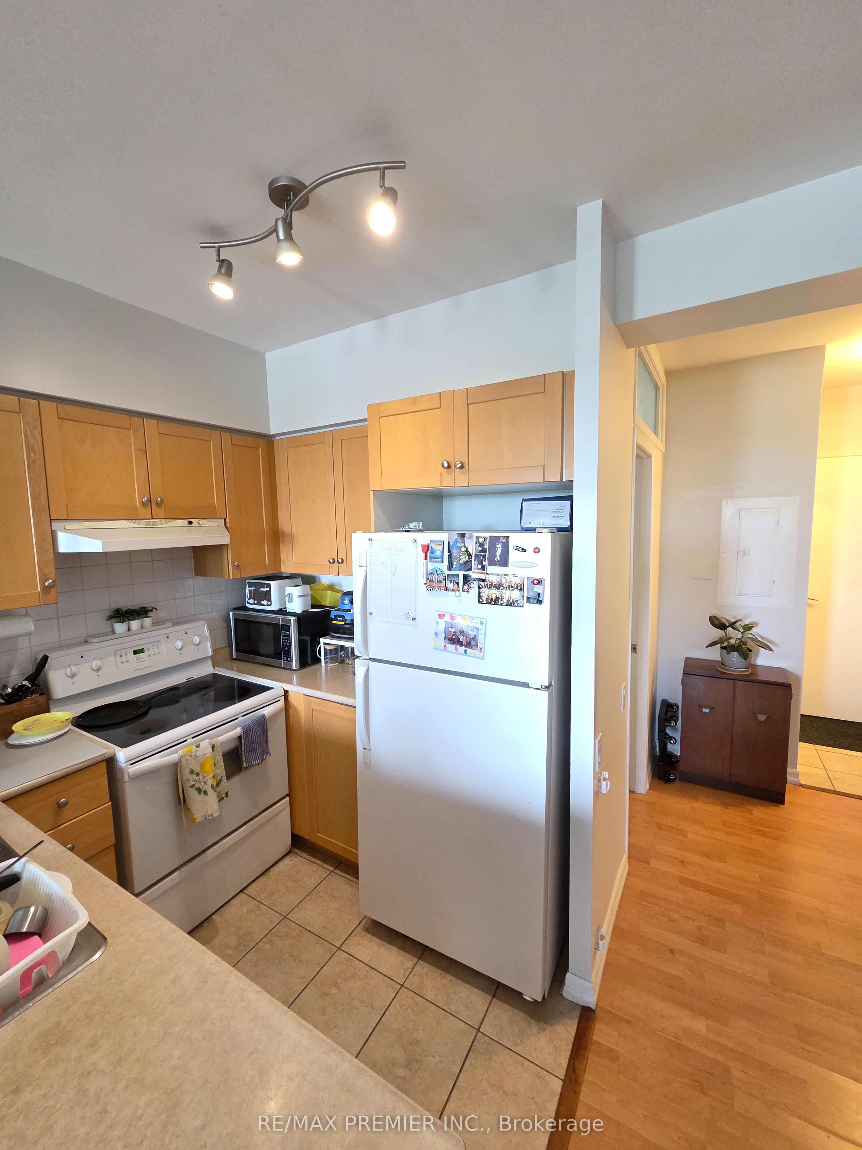 1600 Keele Street 819, Toronto, ON M6N 5J1 photo 4