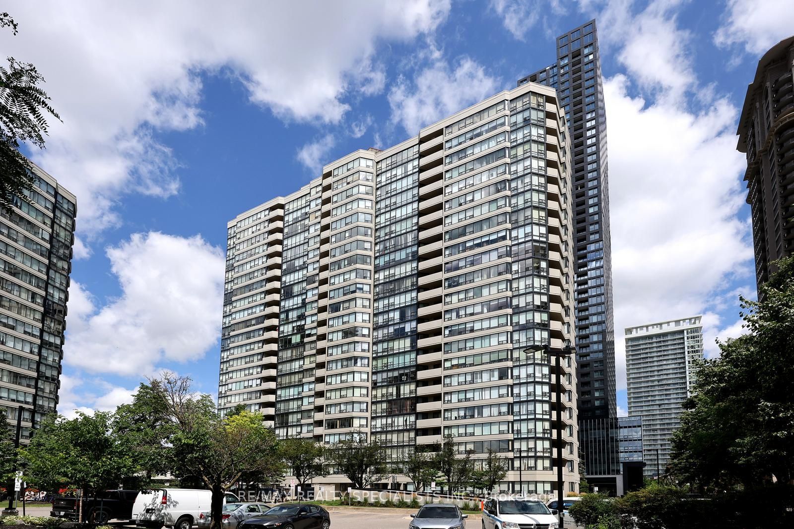330 W Rathburn Road W 1507, Mississauga, ON L5B 3Y1