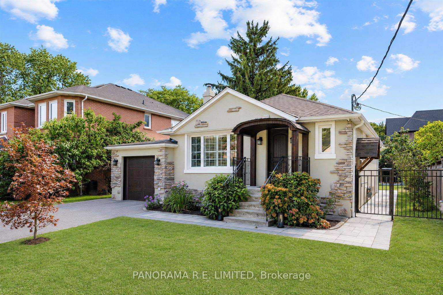 14 Agar Crescent, Toronto, ON M9B 5A5 photo 2