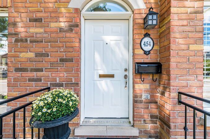454 St Johns Road, Toronto, ON M6S 2L2