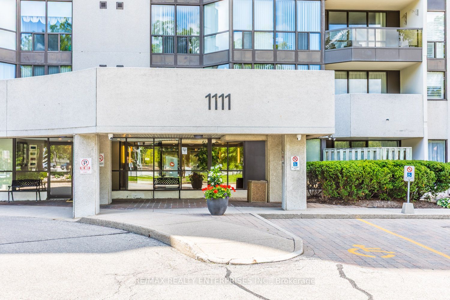 1111 Bough Beeches Boulevard 501, Mississauga, ON L4W 4N1 photo 2