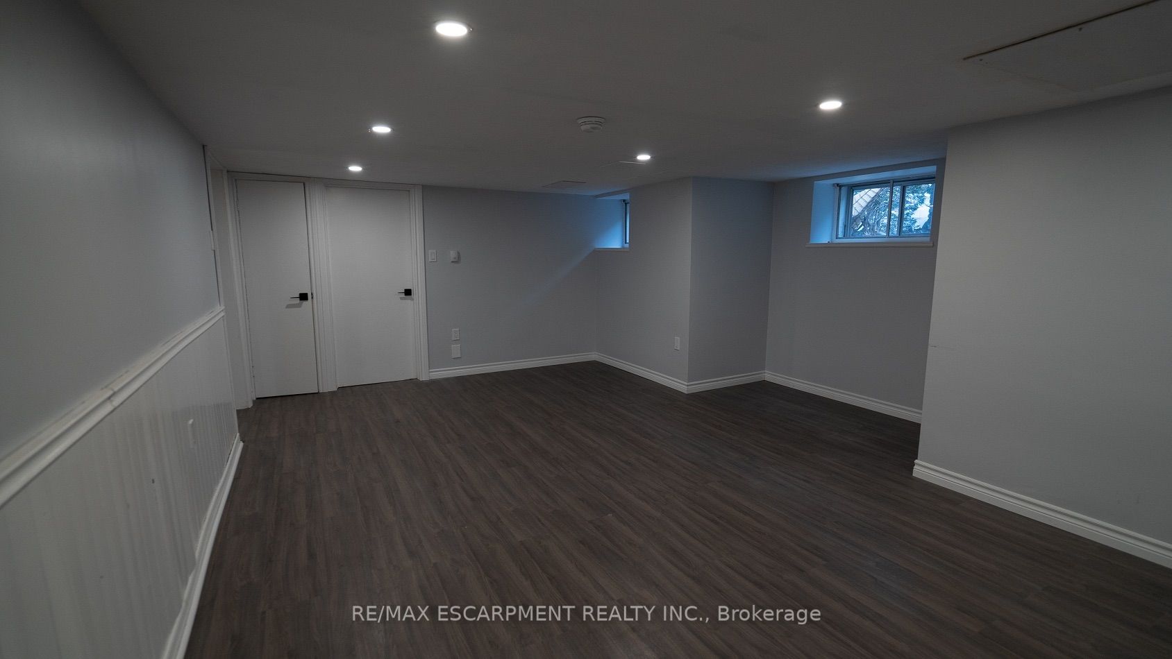 2177 Lakeshore Road BSMNT, Burlington, ON L7R 1A5 photo 4