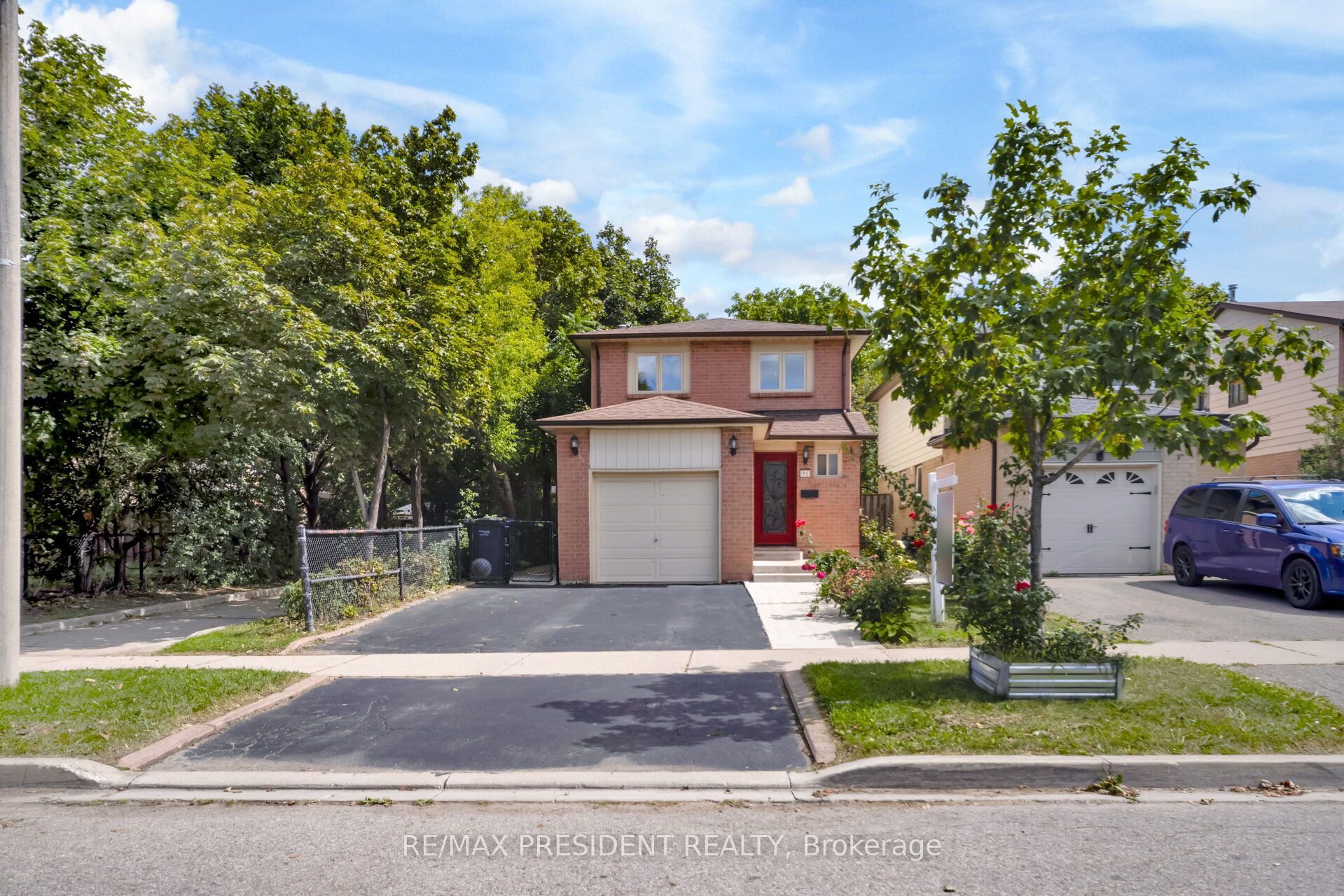 91 Martindale Crescent, Brampton, ON L6X 2T8 photo 2