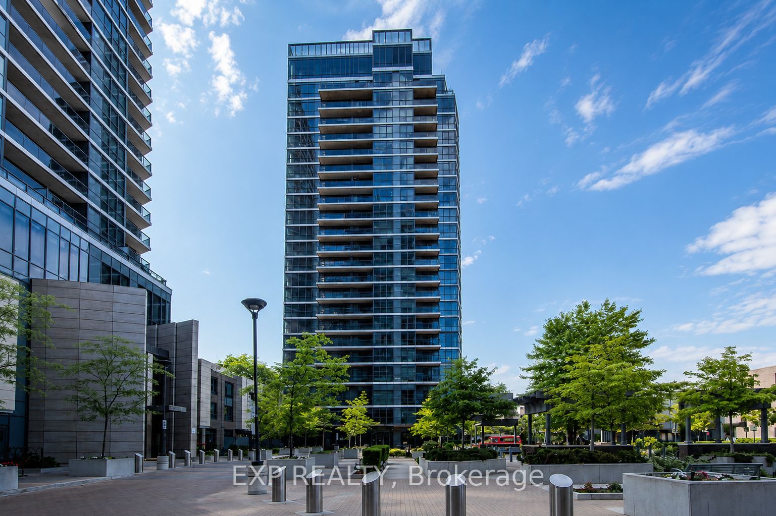 1 Valhalla Inn Road 1807, Toronto, ON M9B 1S9