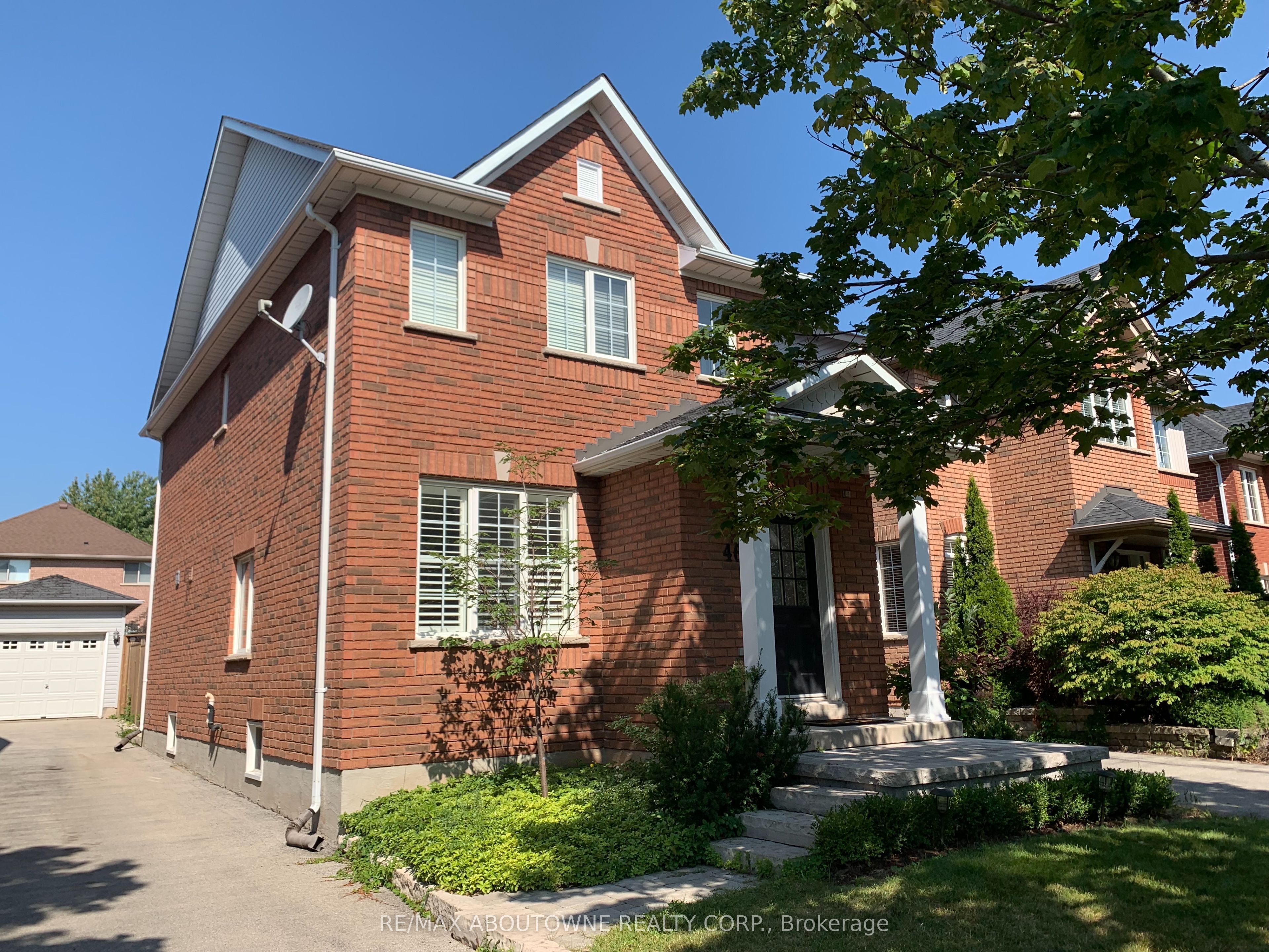 469 Ambleside Drive, Oakville, ON L6H 6N7