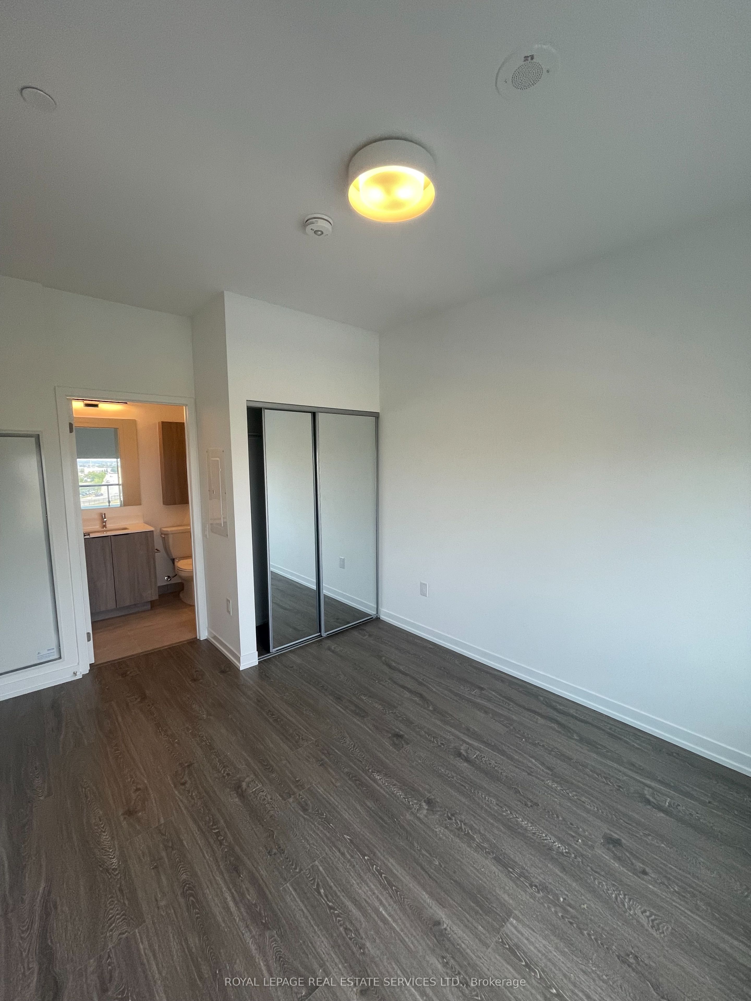 2485 Eglinton Avenue W 724, Mississauga, ON L5M 2T1 photo 2