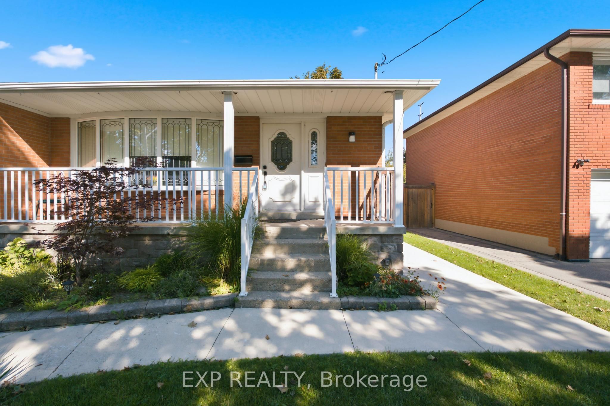 3671 Holden Crescent, Mississauga, ON L5A 2V9