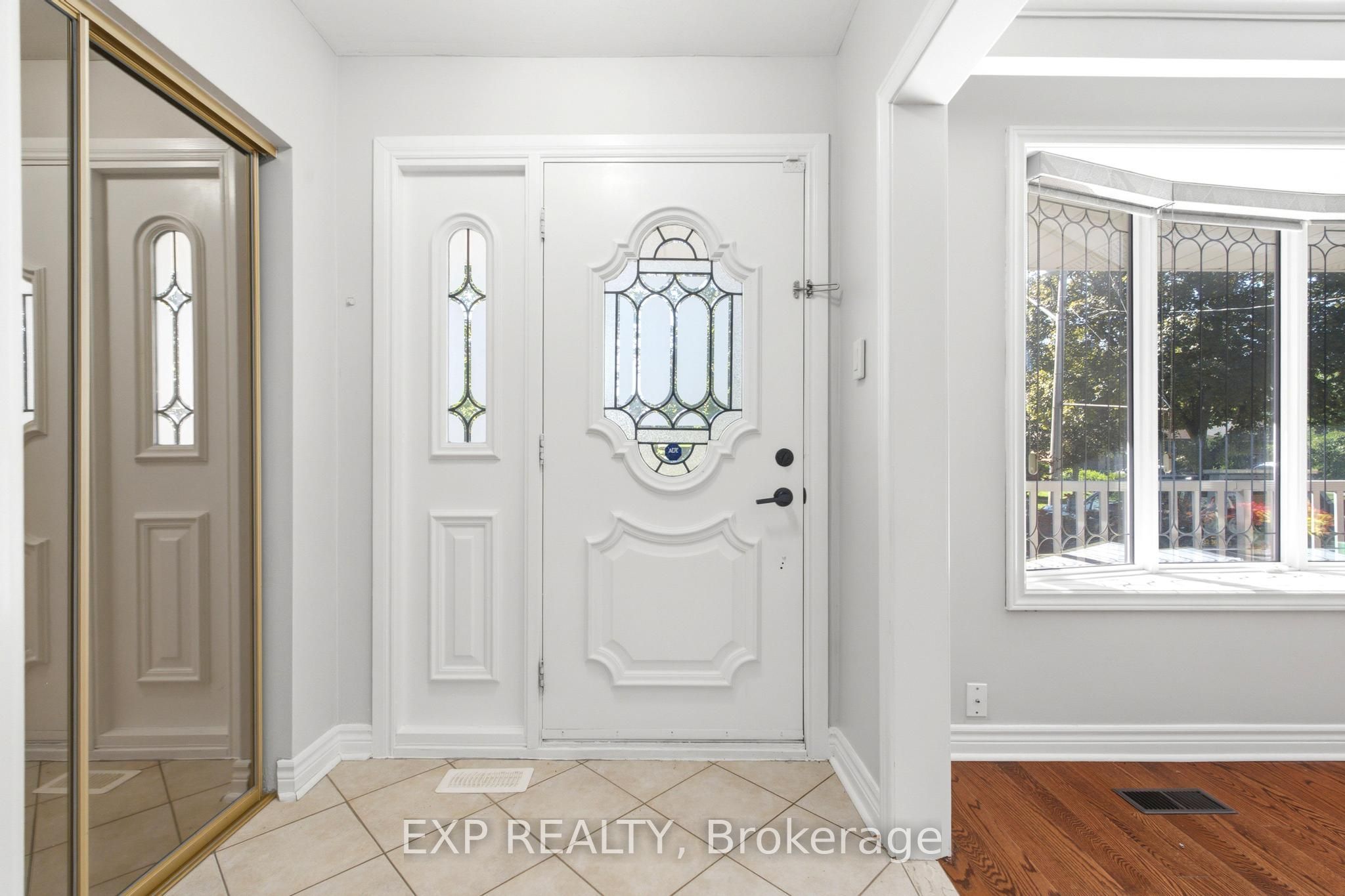 3671 Holden Crescent, Mississauga, ON L5A 2V9 photo 2