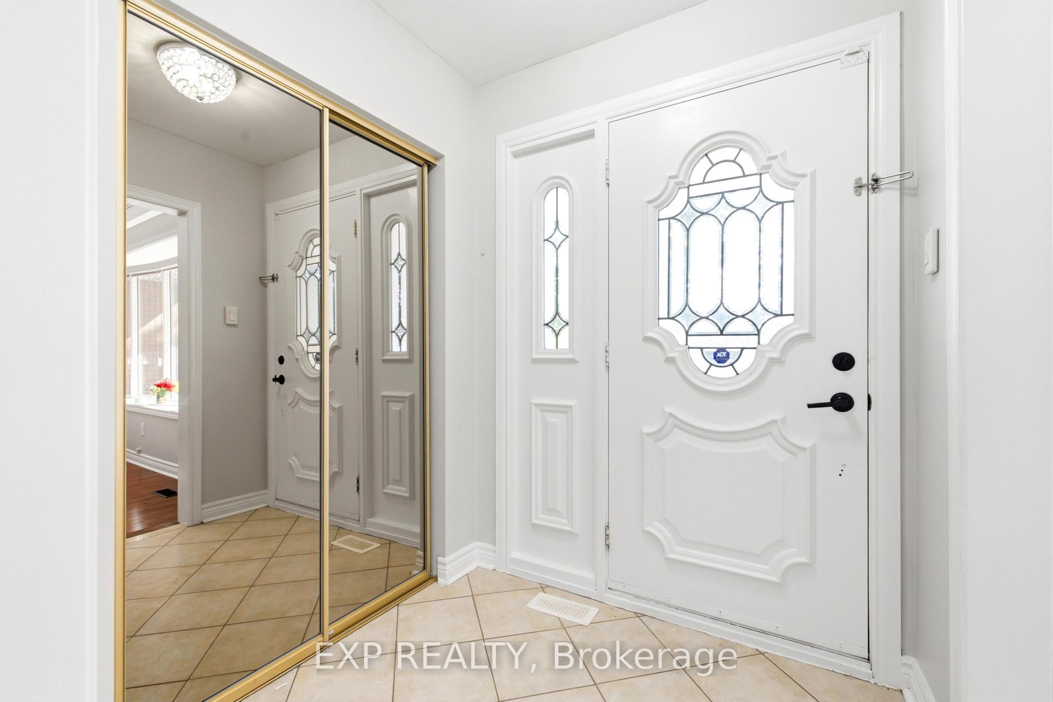 3671 Holden Crescent, Mississauga, ON L5A 2V9 photo 3