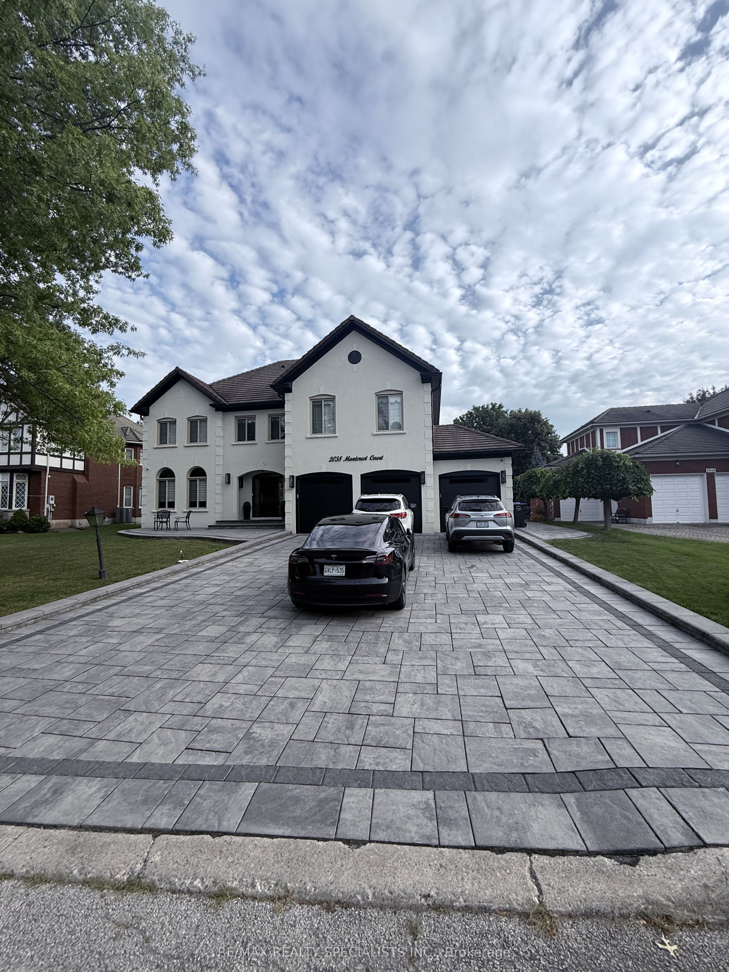 2038 Montcrest Court BSMNT, Mississauga, ON L5M 4Y2 photo 3