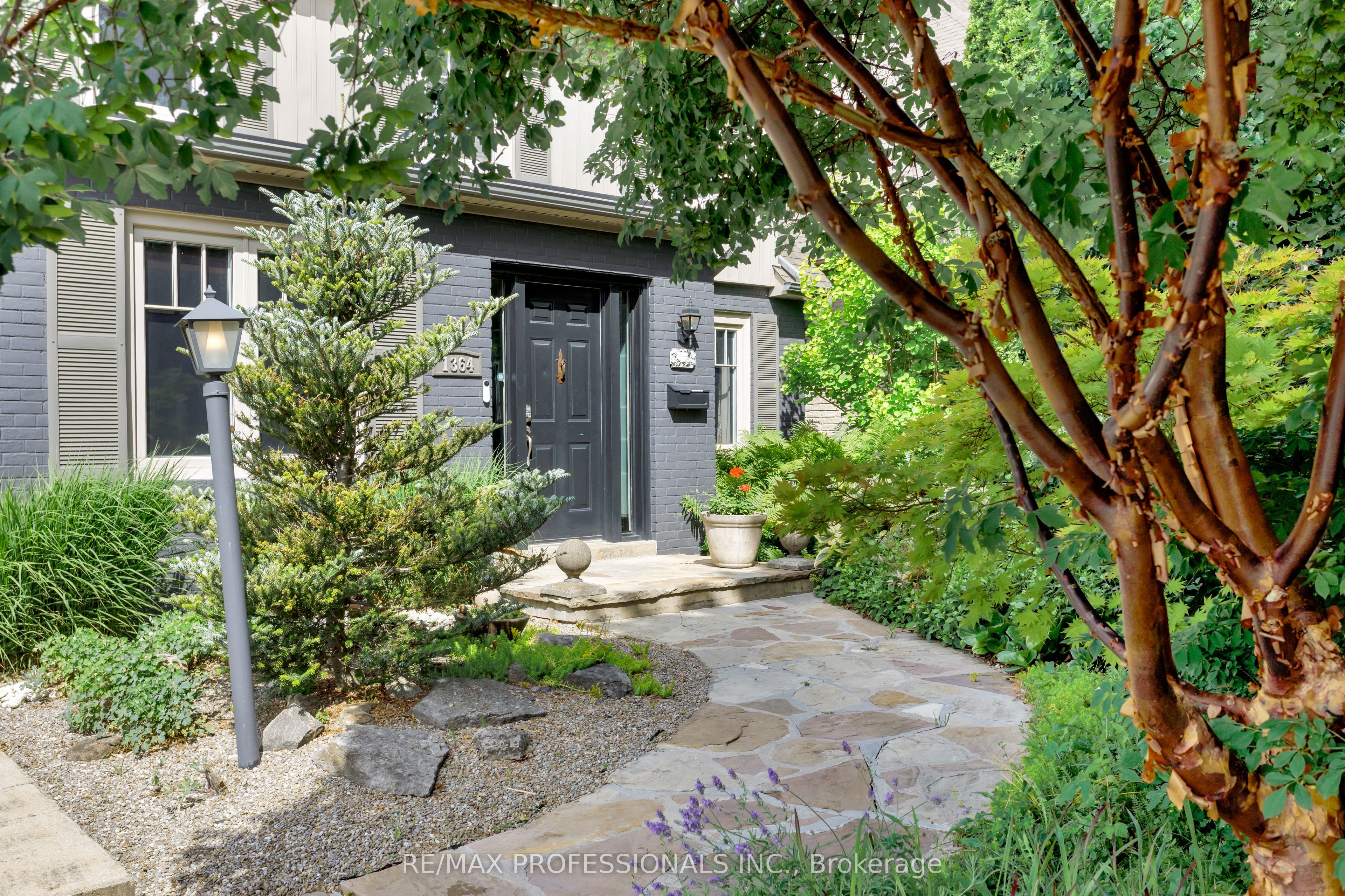 1364 Islington Avenue, Toronto, ON M9A 3K6 photo 3