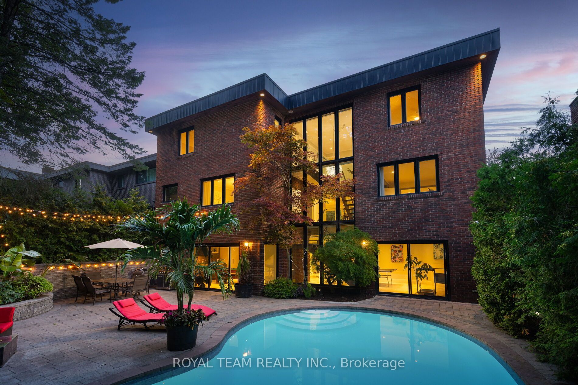 25 Bearwood Drive, Toronto, ON M9A 4G5 photo 2