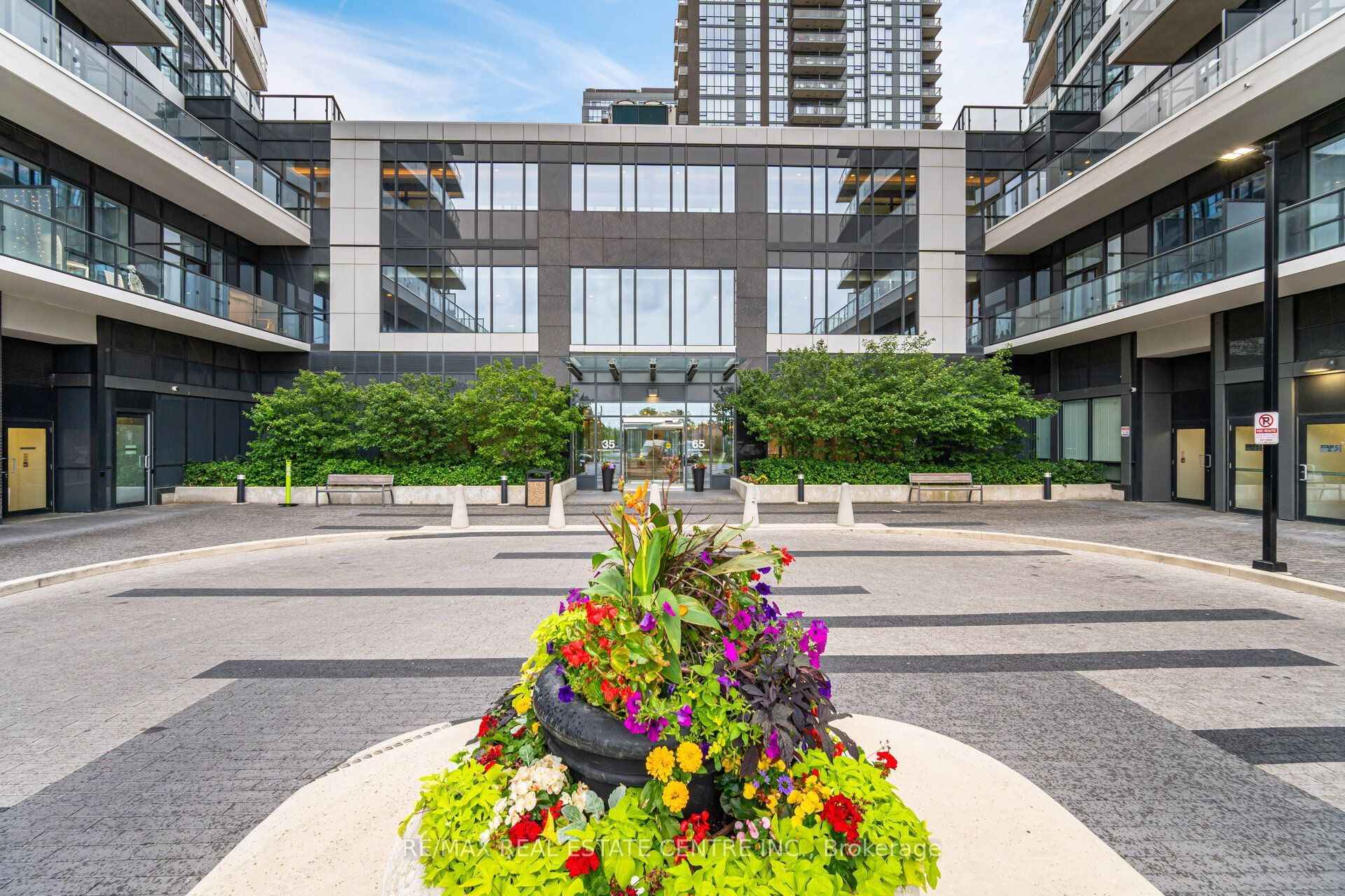 35 Watergarden Drive 2414, Mississauga, ON L5R 0G8 photo 2