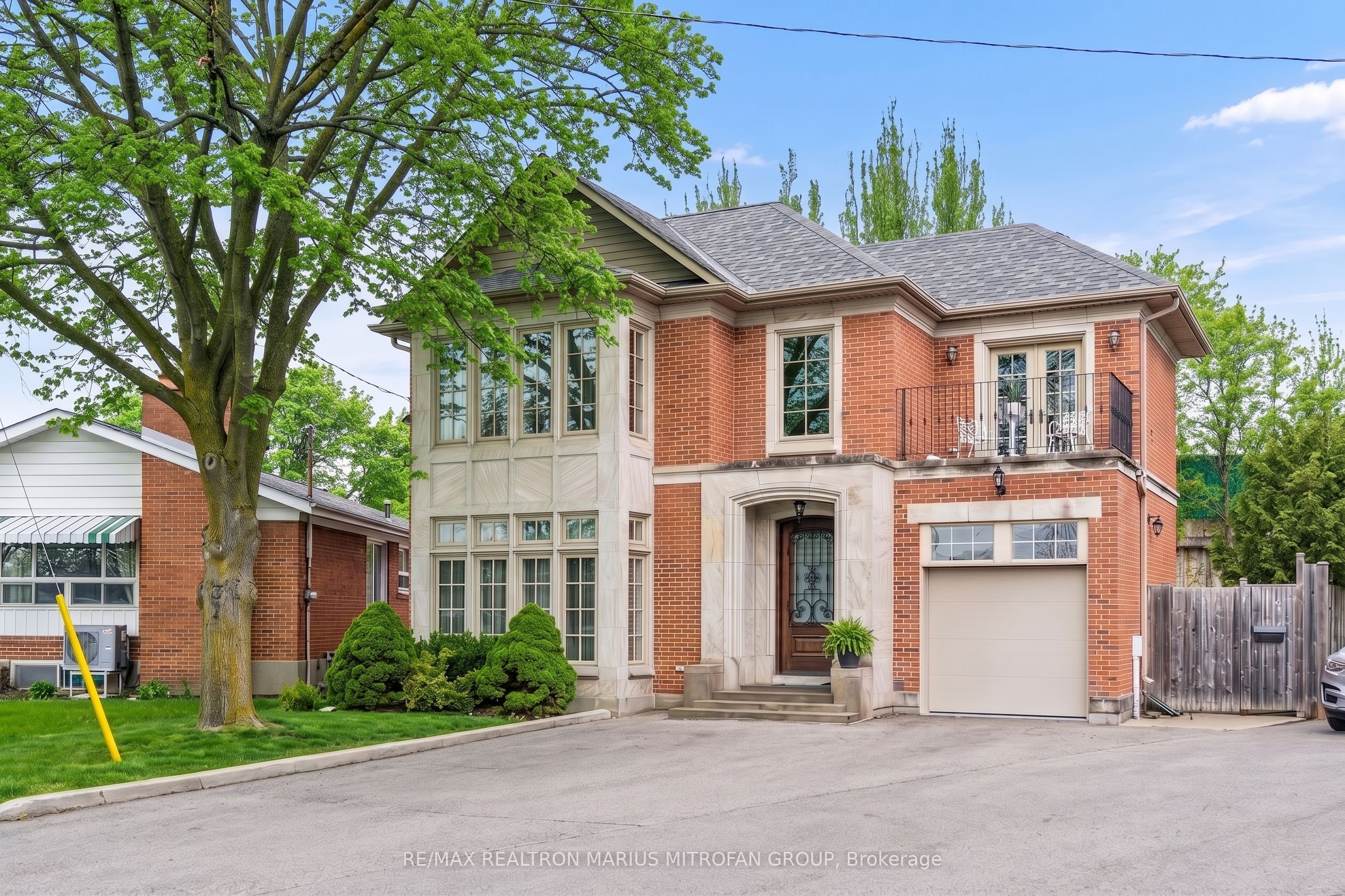 7 Rollins Place, Toronto, ON M9B 3Y4