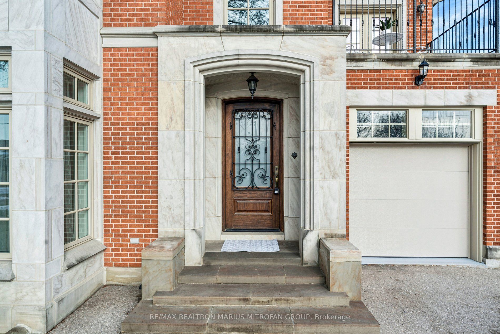 7 Rollins Place, Toronto, ON M9B 3Y4 photo 2