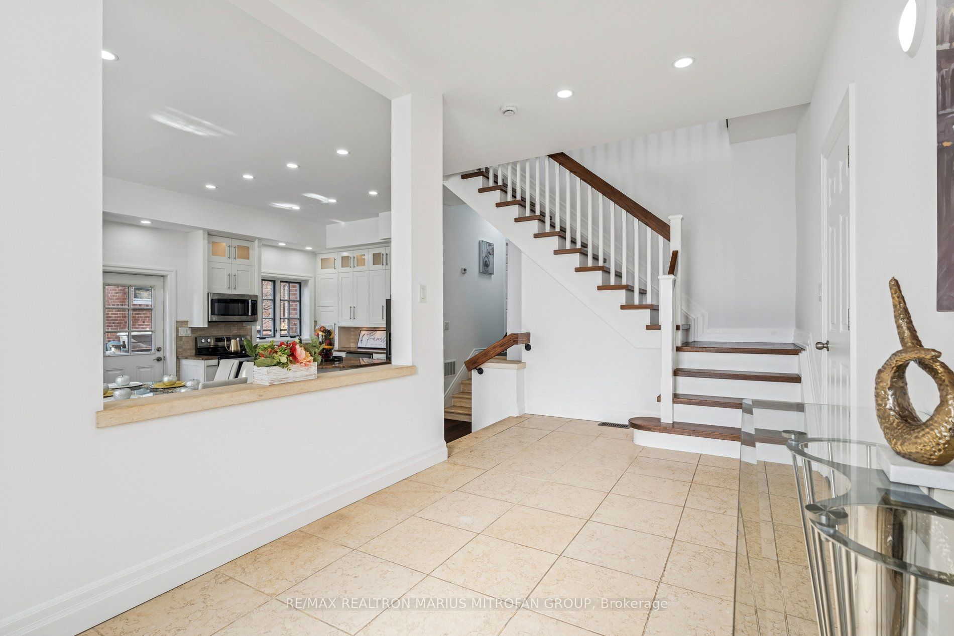 7 Rollins Place, Toronto, ON M9B 3Y4 photo 3