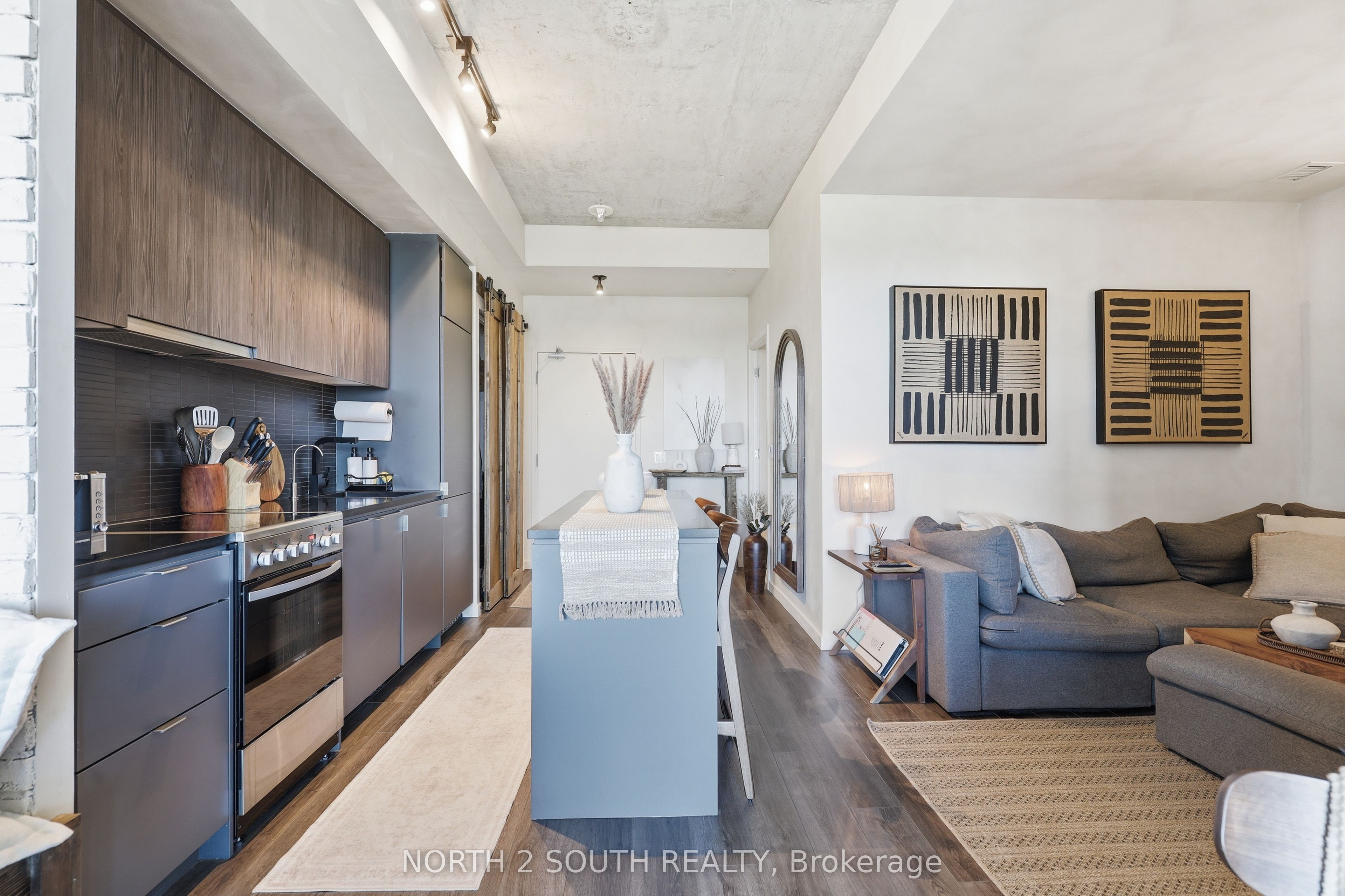 7 Smith Crescent 717, Toronto, ON M8Z 0G3 photo 2