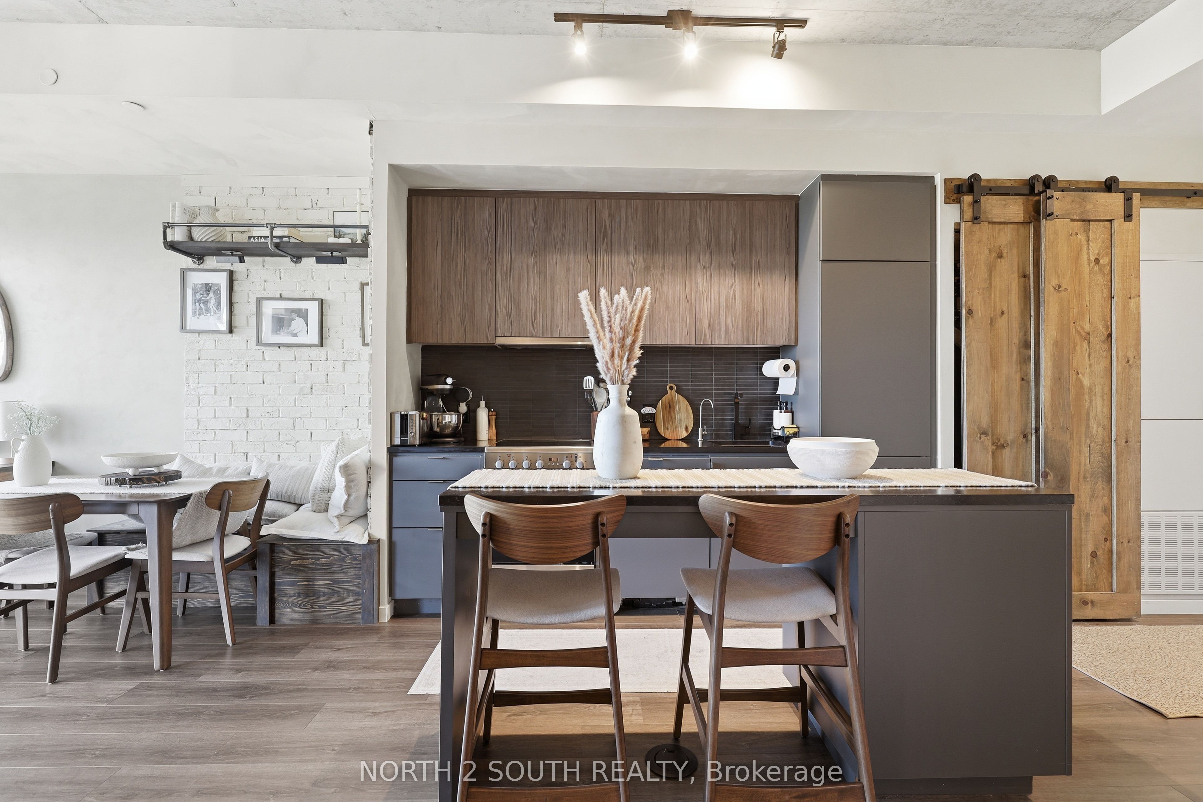 7 Smith Crescent 717, Toronto, ON M8Z 0G3 photo 3