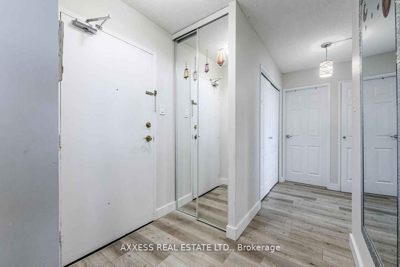 3590 Kaneff Crescent 609, Mississauga, ON L5A 3X3 photo 5