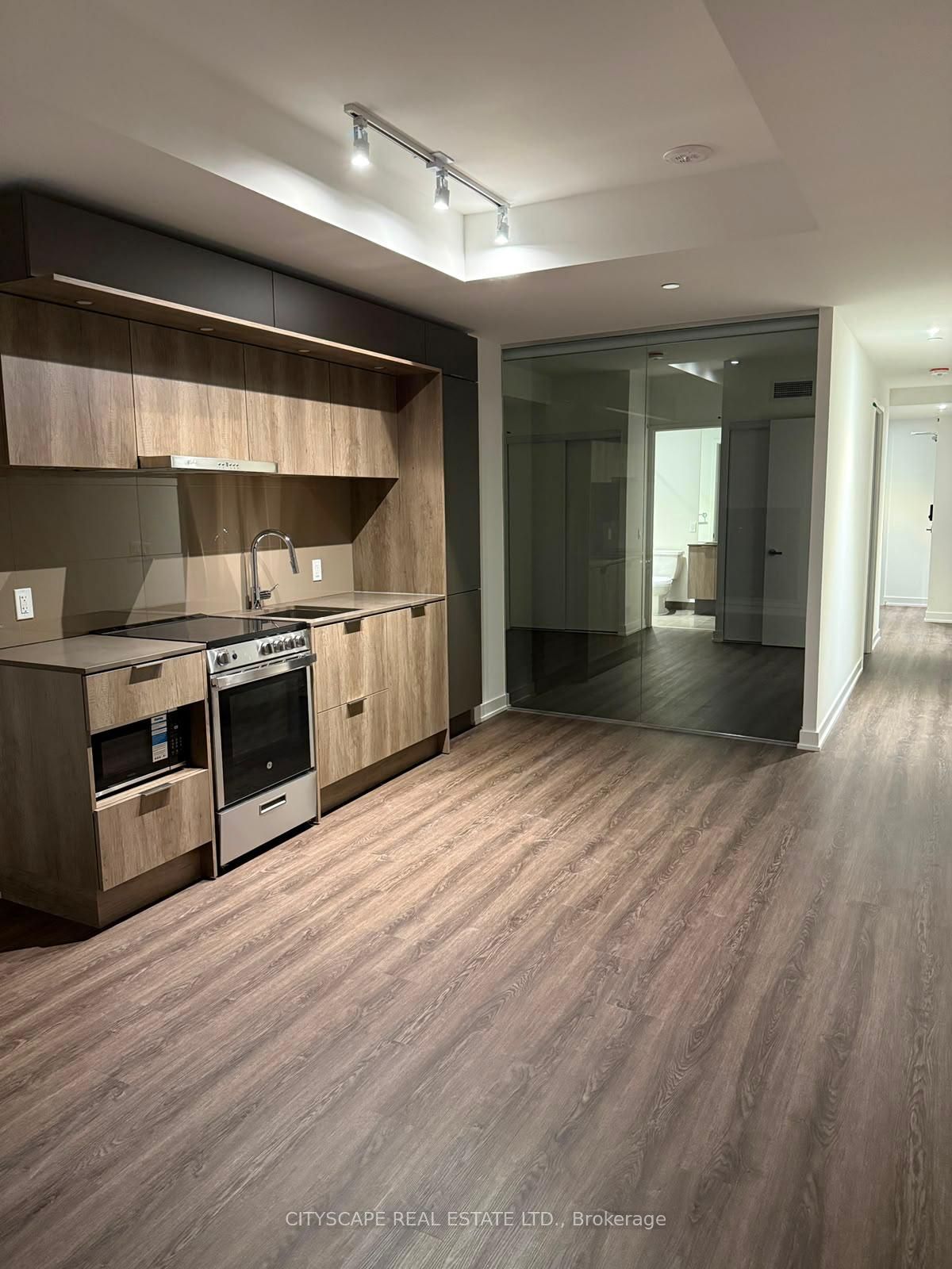 448 Burnhamthorpe Road W 205, Mississauga, ON L5B 0R4 photo 3